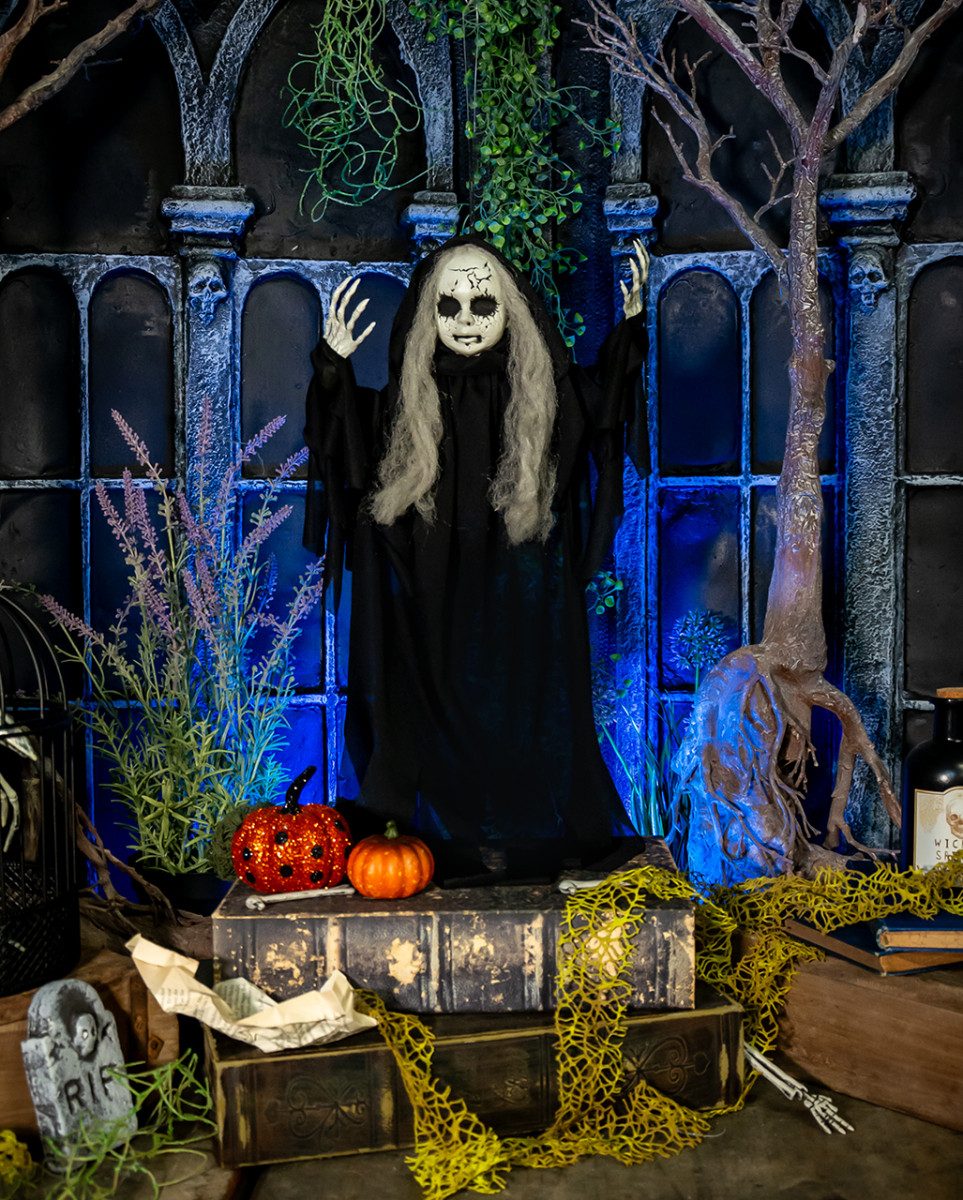 Horror-Shop Dekoobjekt Broken Gothic Doll mit langen Haaren Hängefigur 50 günstig online kaufen