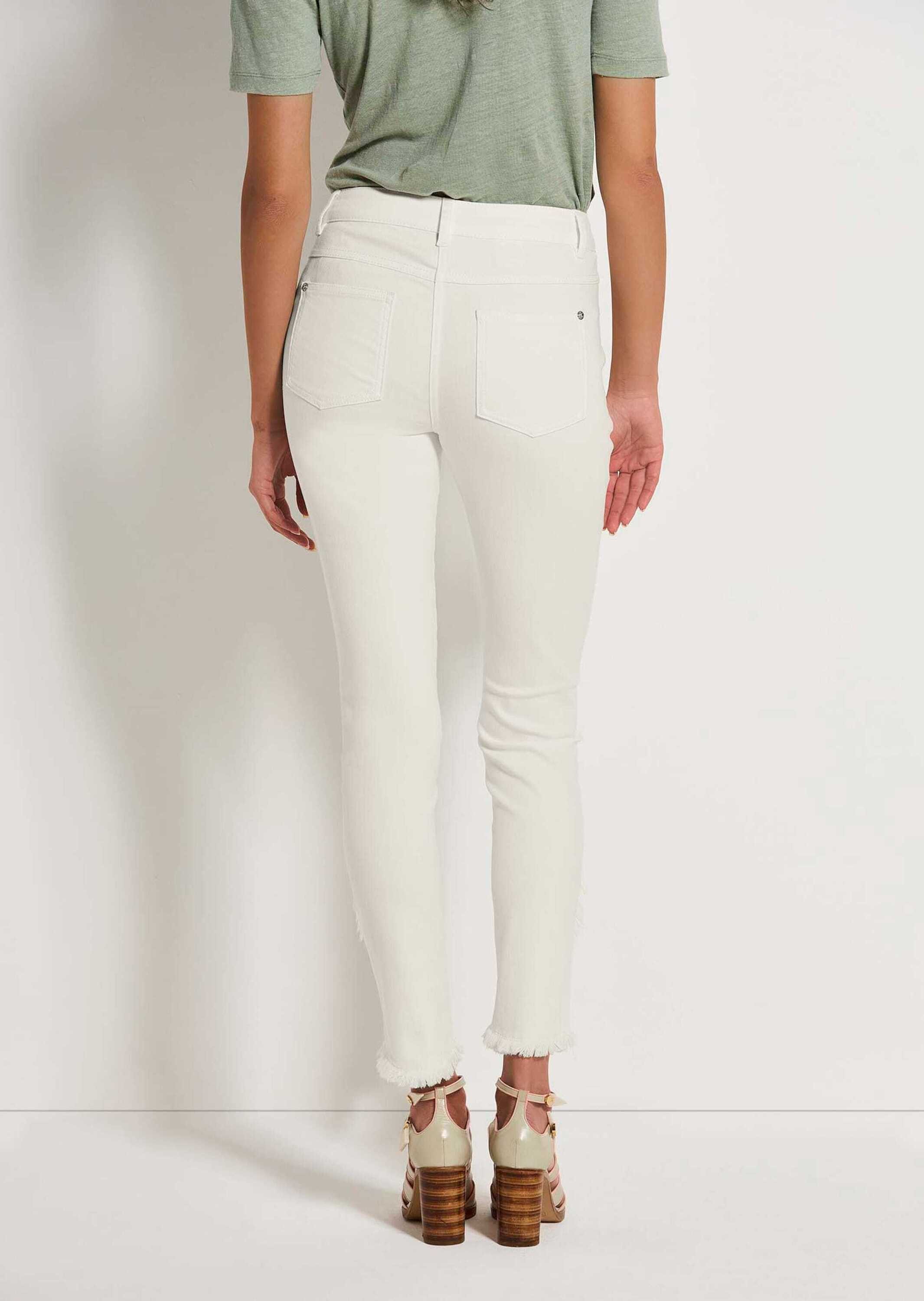 MADELEINE Gerade Jeans Kurzgröße: Verkürzte 5-Pocket-Hose mit Fransen Modisch verkürzte Hose mit abgeschrägtem Fransensaum, Cotton-Stretch