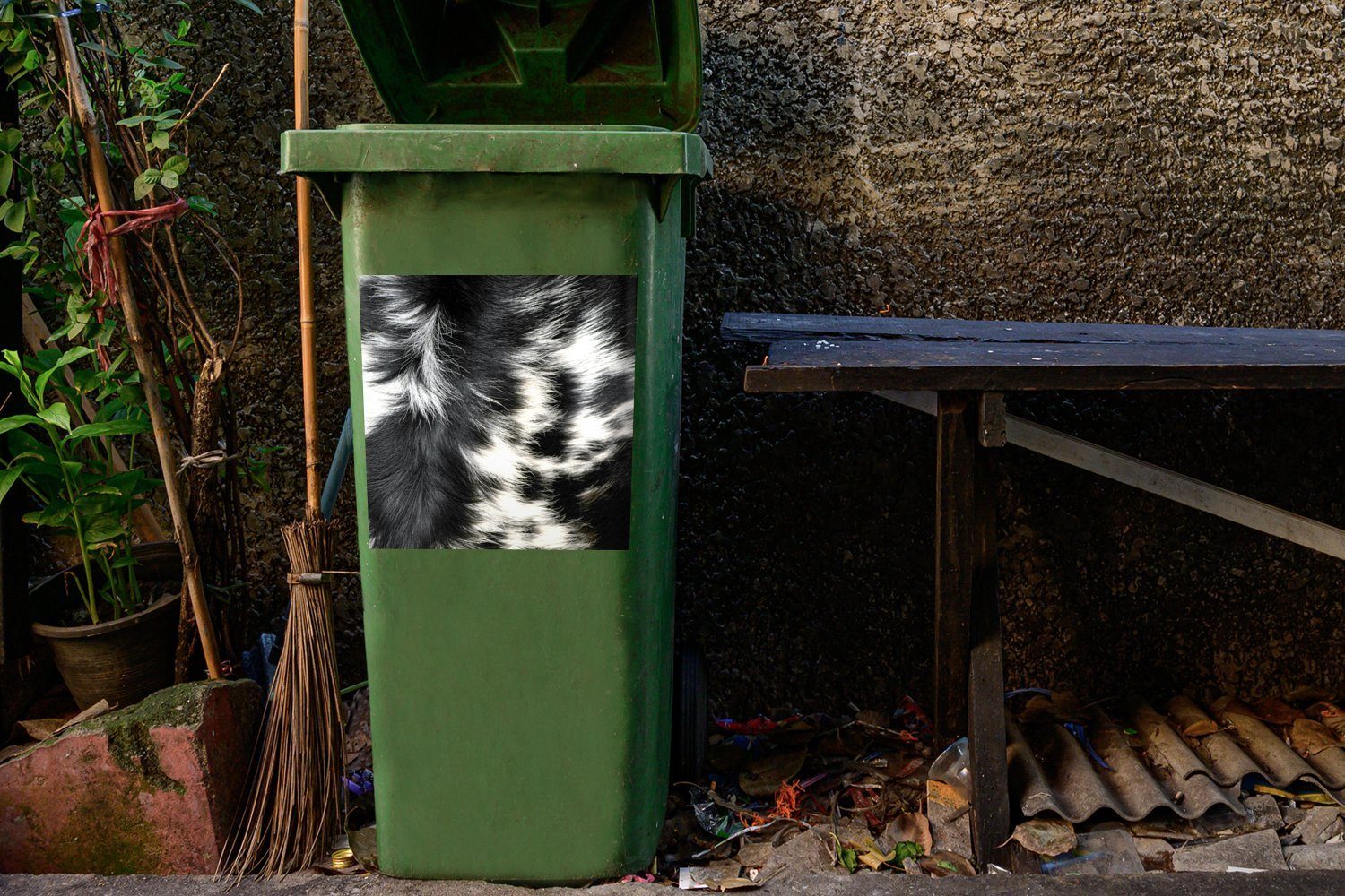 Die Sticker, Wandsticker Kuhhaut MuchoWow Abfalbehälter Container, (1 Mülleimer-aufkleber, Langhornkuh Mülltonne, einer St),
