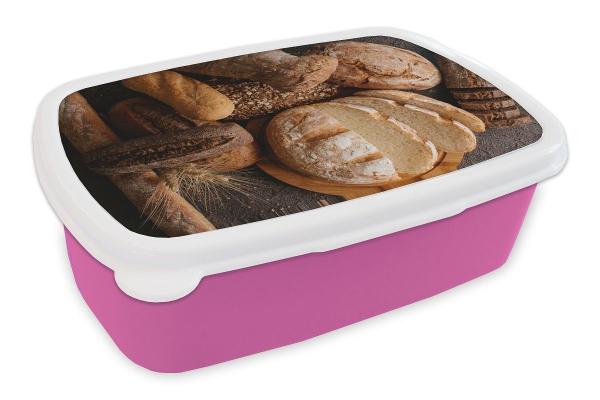 MuchoWow Lunchbox Frisch gebackenes Brot auf einem Holztisch, Kunststoff, (2-tlg), Brotbox für Erwachsene, Brotdose Kinder, Snackbox, Mädchen, Kunststoff rosa