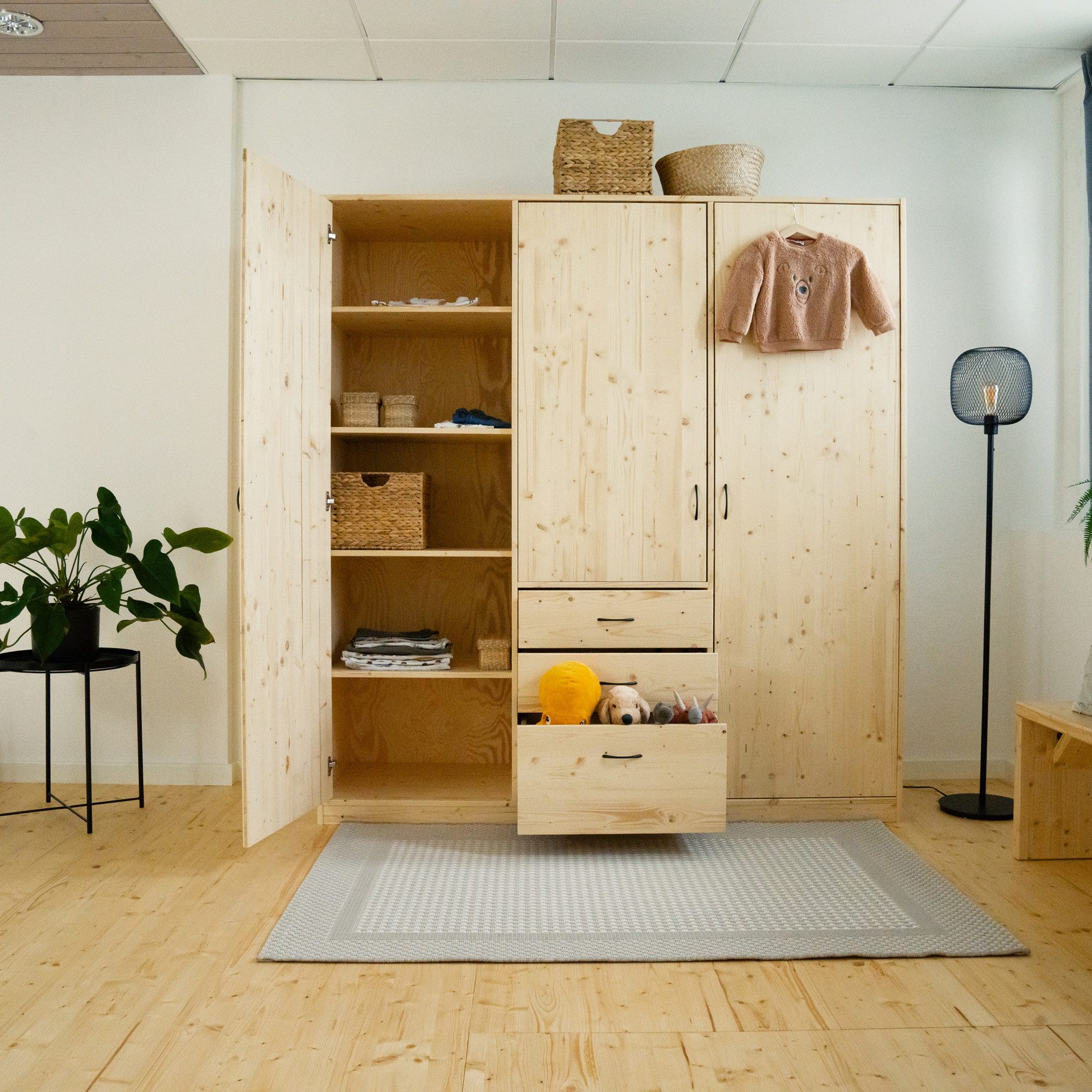 WOMONY Kleiderschrank / Schrank / mit 3 Türen und Schubladen, 186 x 59 x 198 cm 3 Türen und 3 Schubladen