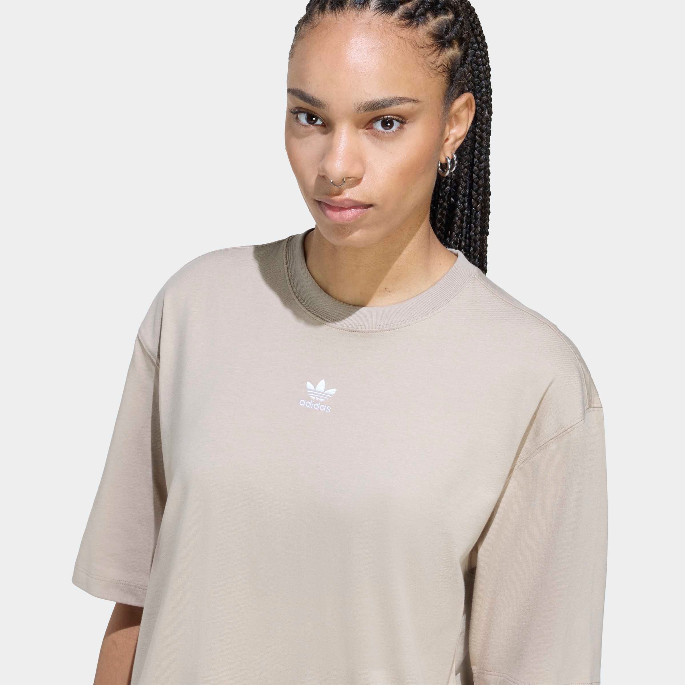adidas Originals T-Shirt ESS BOYFR TEE sportlicher Stil, Kurzarm, aus Baumwolljersey