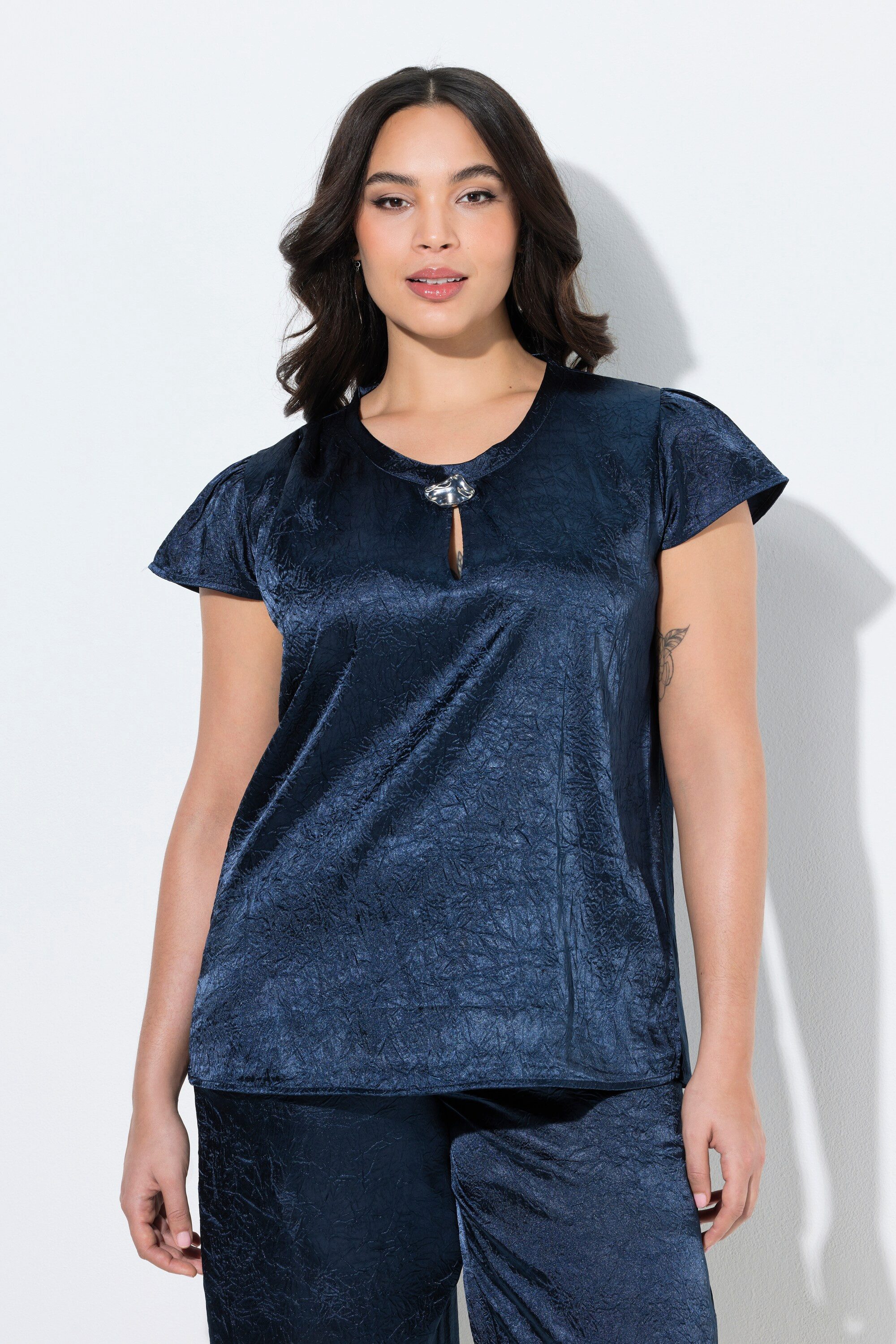 Ulla Popken Spitzenbluse Blusentop A-Linie Brosche Rundhals Cup-Ärmel