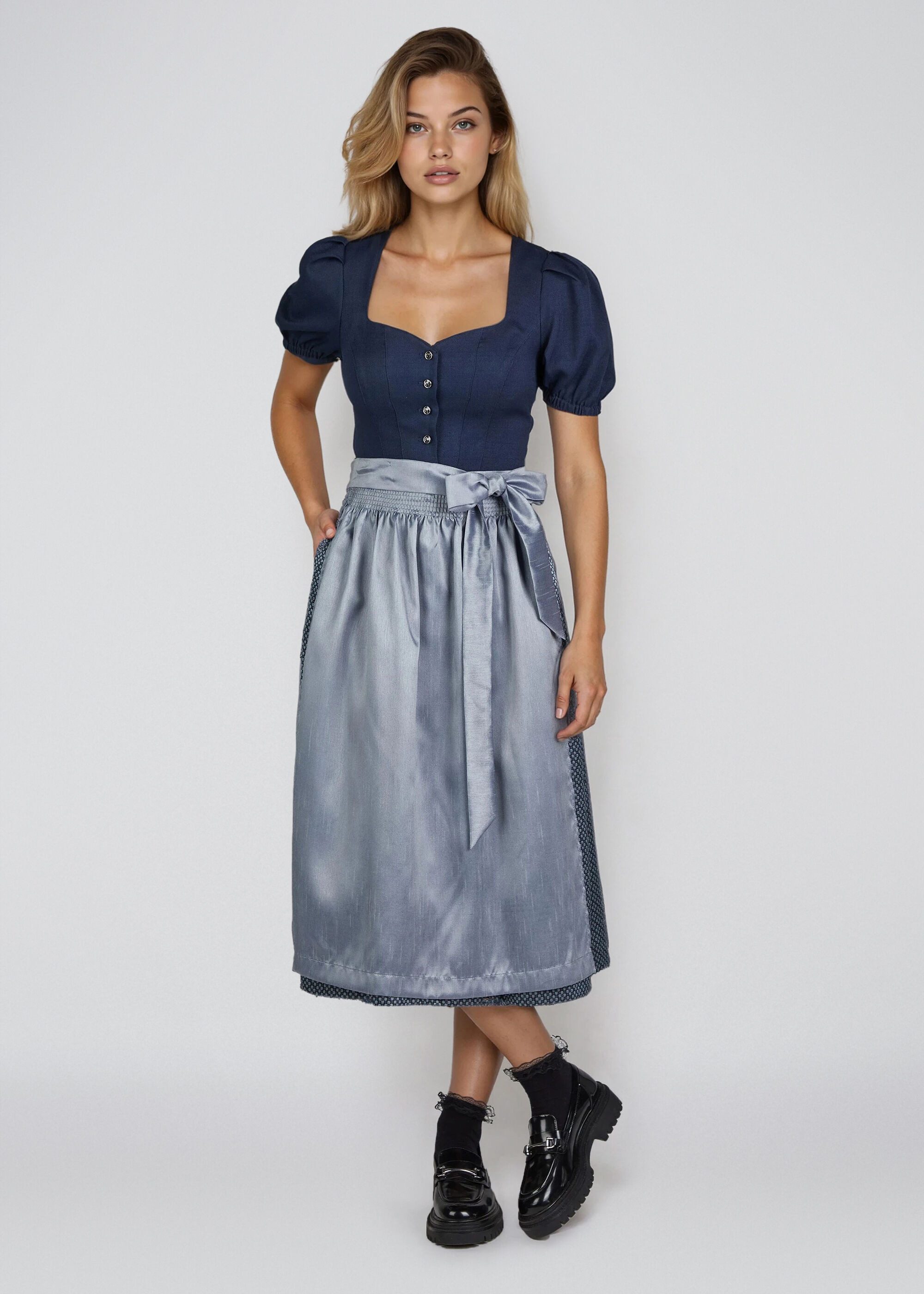 Spieth & Wensky Dirndl Hallein Herzchen-Ausschnitt, mit funkelnden Knöpfen günstig online kaufen