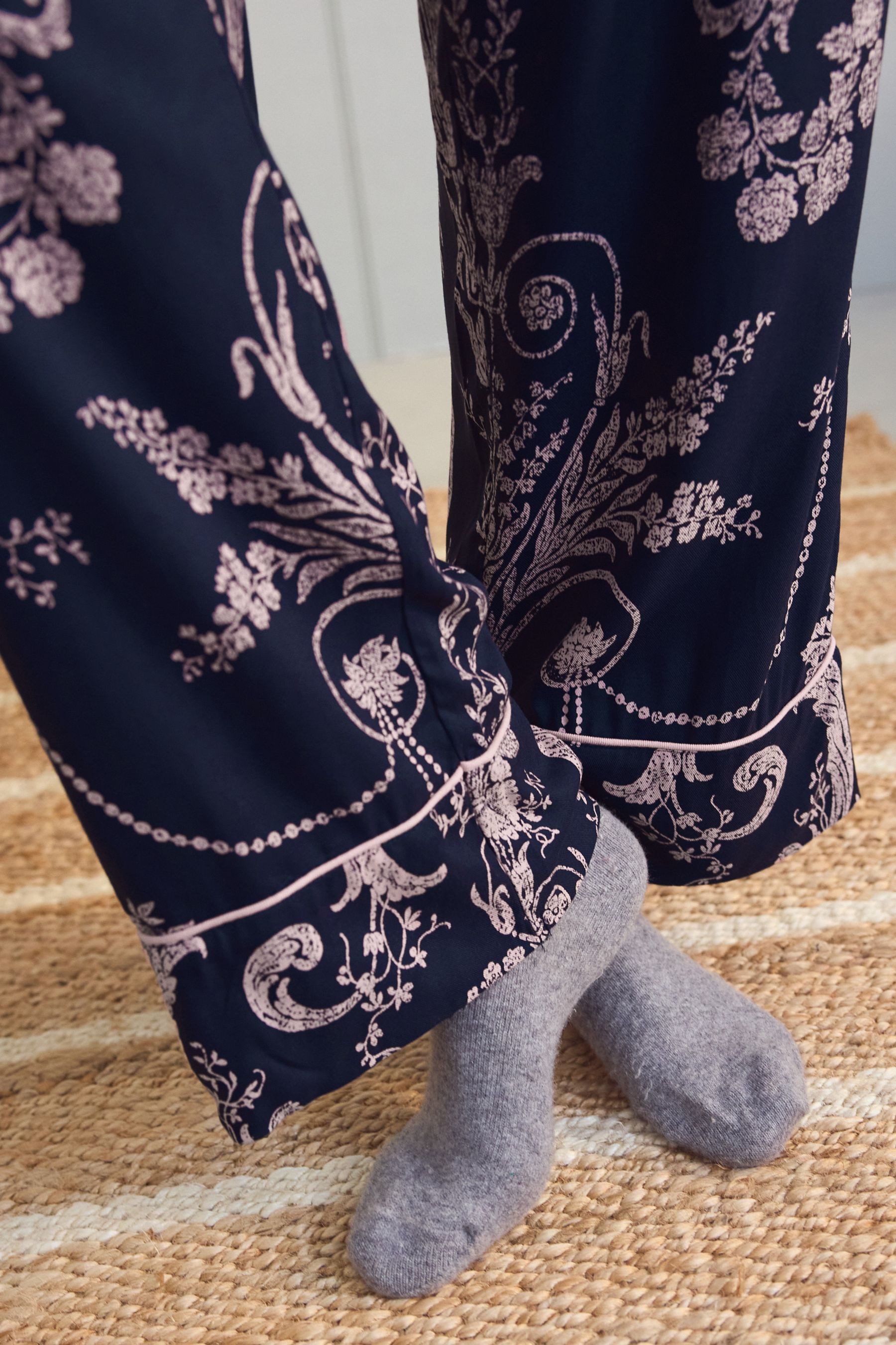 LAURA ASHLEY Pyjama Laura Ashley Josette Pyjama mit Knopfleiste (2 tlg) – Bild 5 von 5