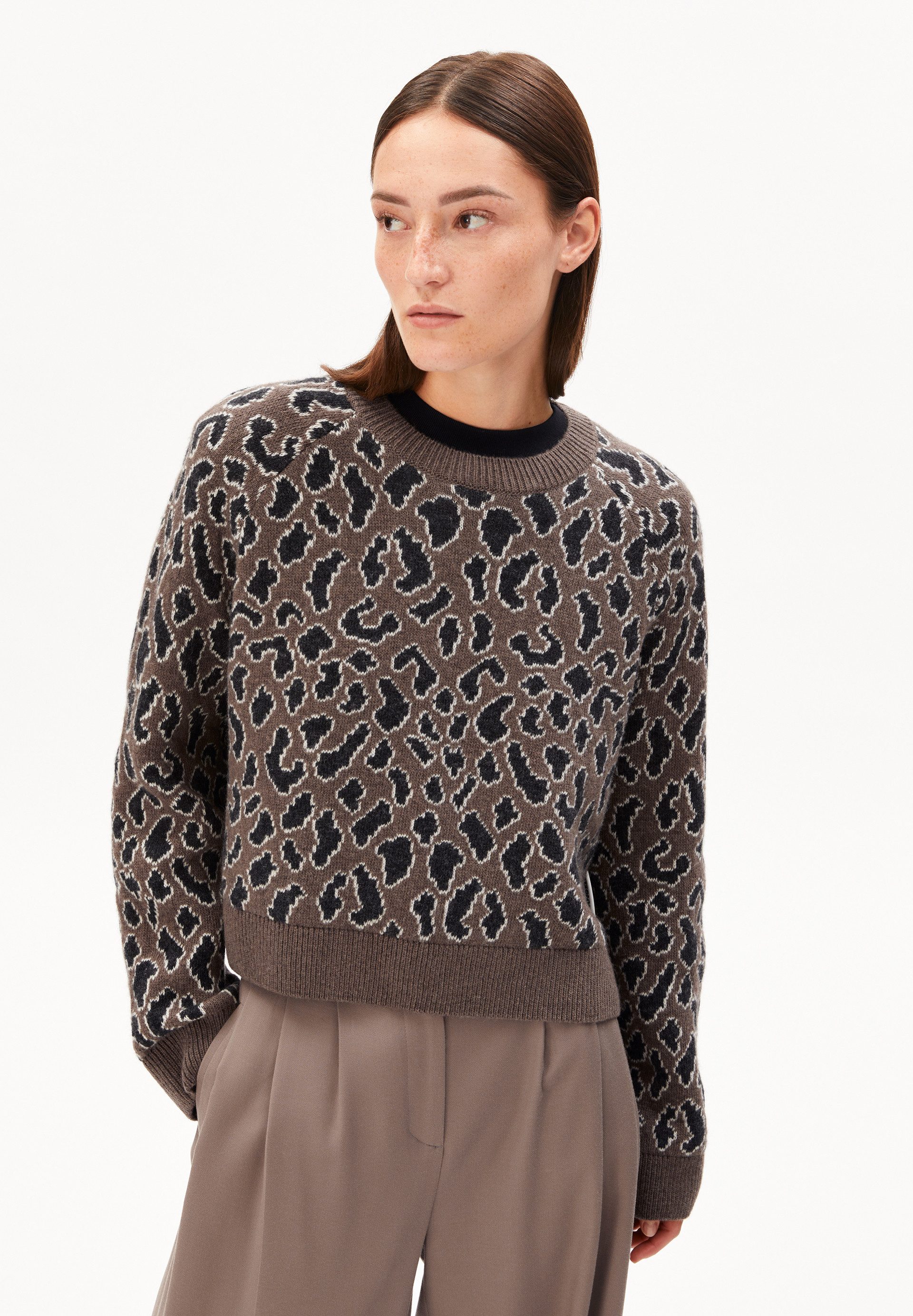 Armedangels Вязаные свитера DILIRIAA LEOPAA Пуловеры aus recyclem Bio-Woll Mix (Loose Fit) Rundhalsausschnitt