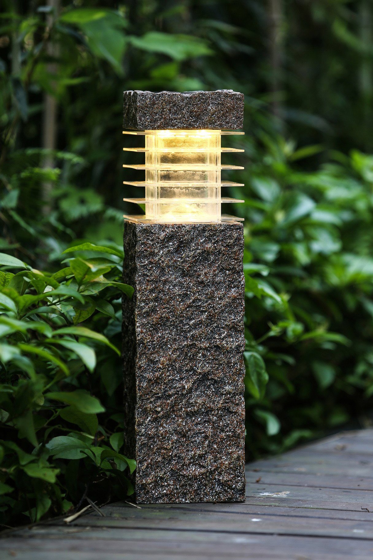 Arnusa LED Solarleuchte Sockelleuchte Wegeleuchte, warmweiß, 43,5 Gartenlampe fest integriert, Mit cm Erdspieß x in Steinoptik 12 LED Sockelmontage Tageslichtsensor, oder
