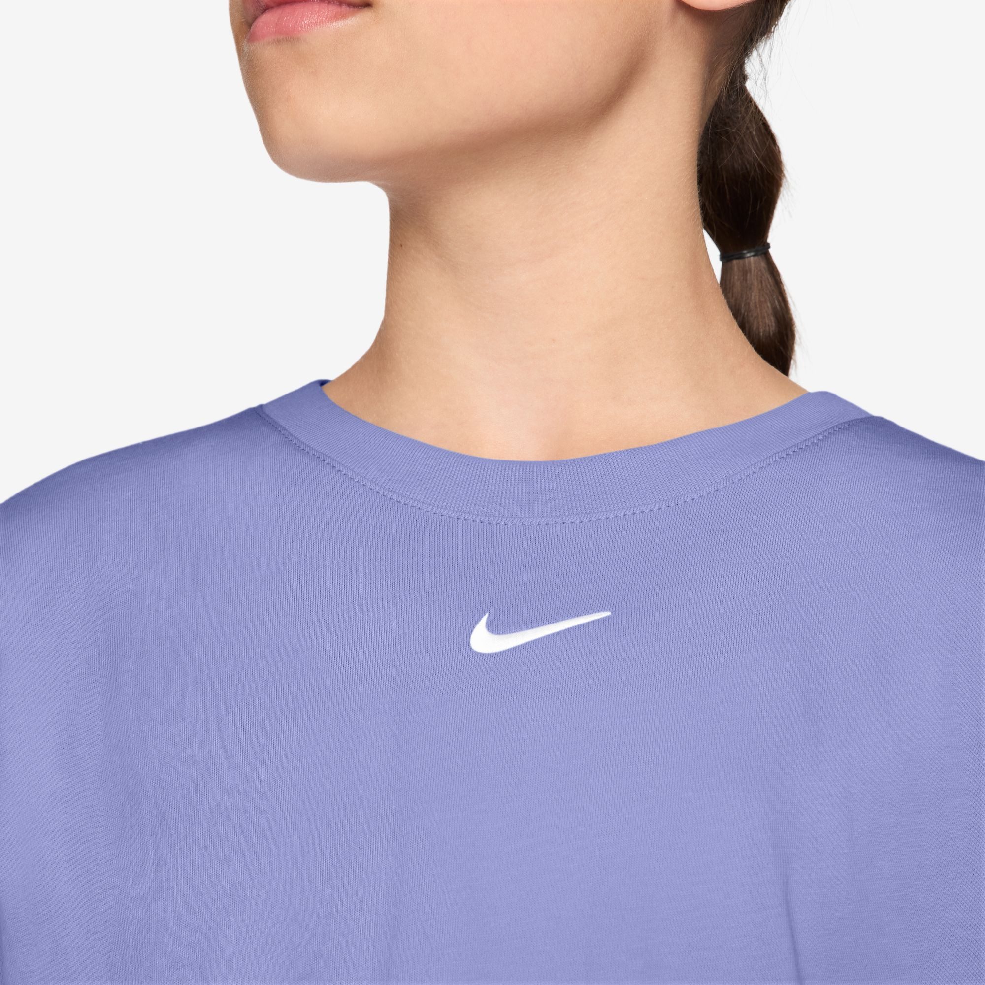 Nike Sportswear T-Shirt G NSW TEE BOXY ESSNTL LBR für Jugendliche, sportlicher Stil, Kurzarm, Rundhalsausschnitt