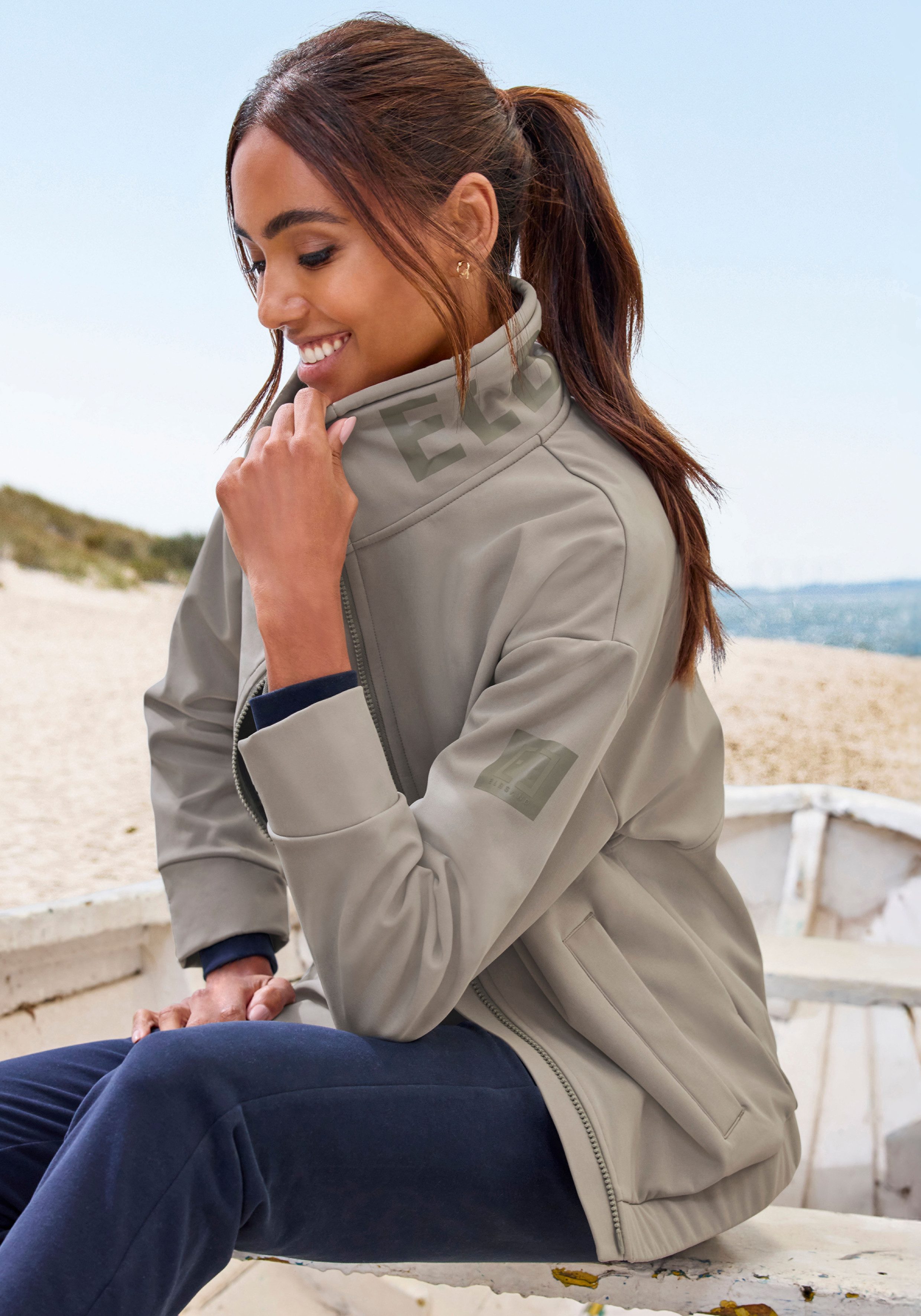 Elbsand Softshelljacke mit hohem, verstellbaren Kragen