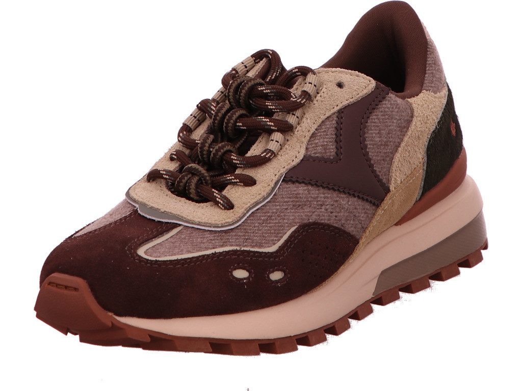 Victoria Sneaker