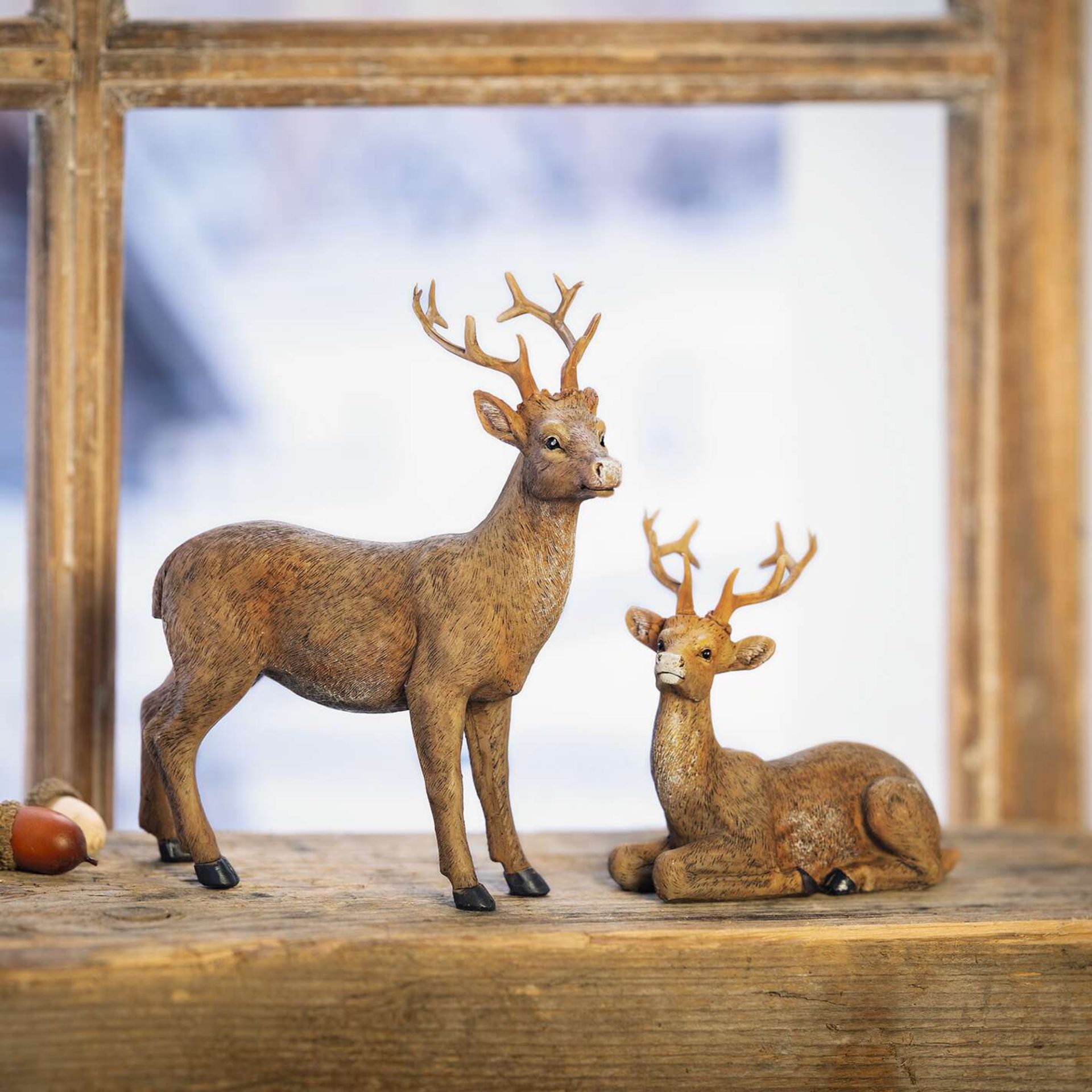Dekoleidenschaft Dekofigur "Hirschpaar" Hirsch Deko Figur, Figurenset, Weihnachtsdeko Hirschfigur (2 St., im Set), naturgetreu, stehend & liegend, 10 & 16 cm hoch