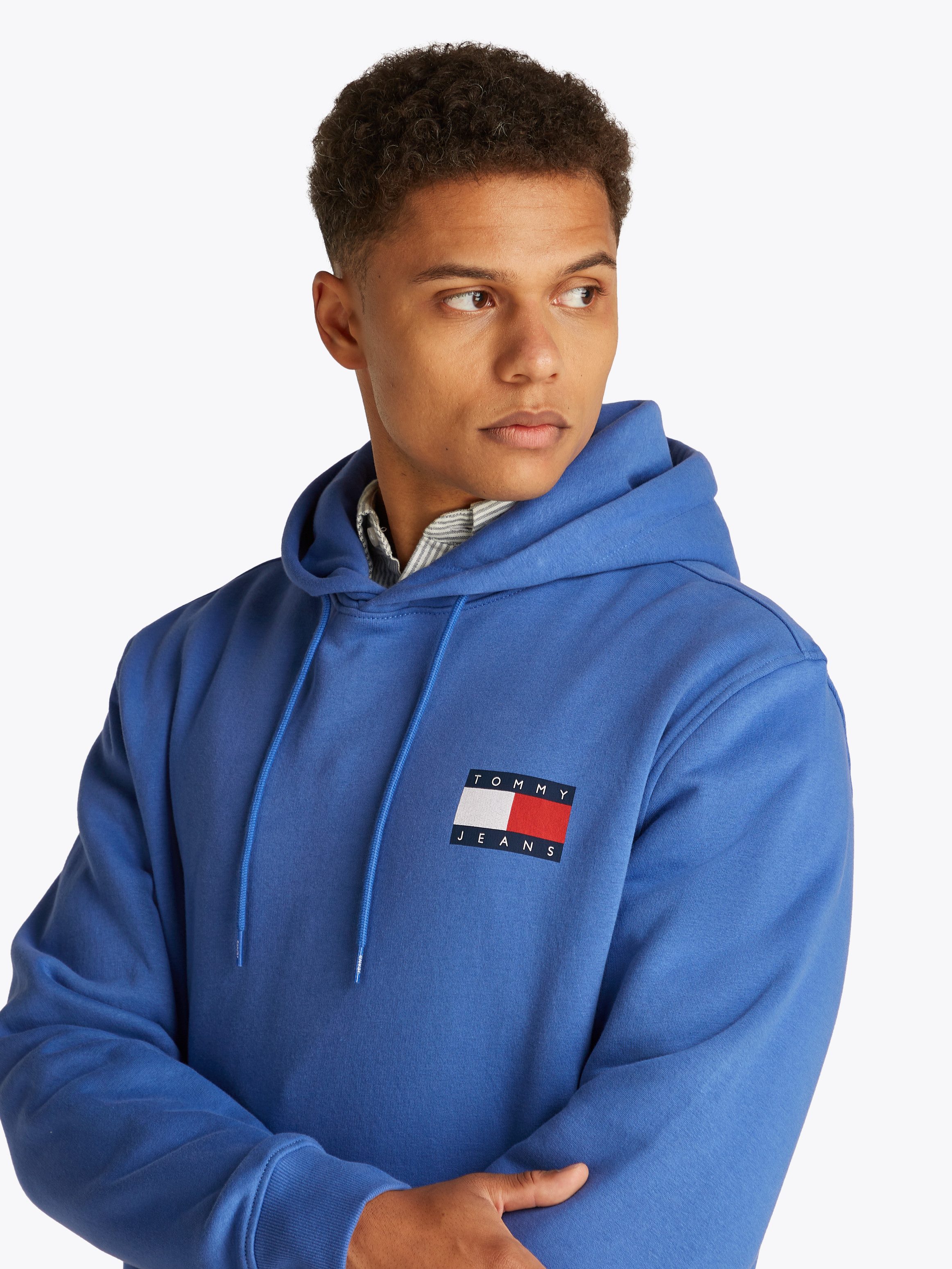 Tommy Jeans Sweatshirt TJM REG ESSENTIAL FLAG HOOD EXT mit bedruckten Marke günstig online kaufen