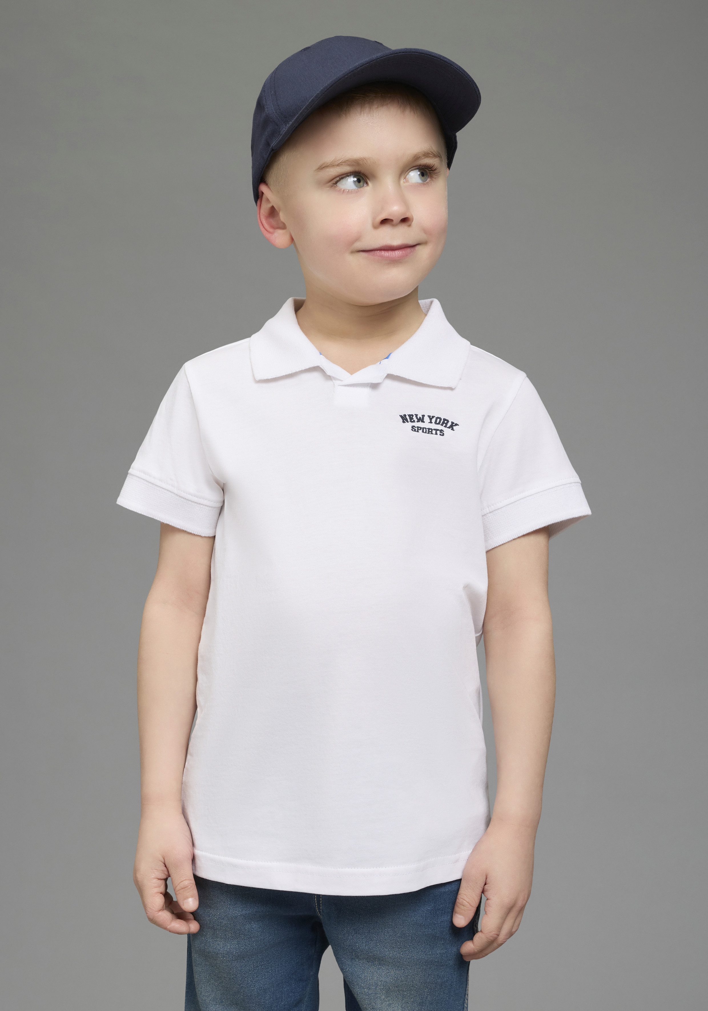 KIDSWORLD Poloshirt 2er Pack Shirts mit Polokragen (Packung, 2-tlg., 2) für Jungen, mit V-Ausschnitt, Kurzarm, mit bestickten Applikationen – Bild 4 von 5