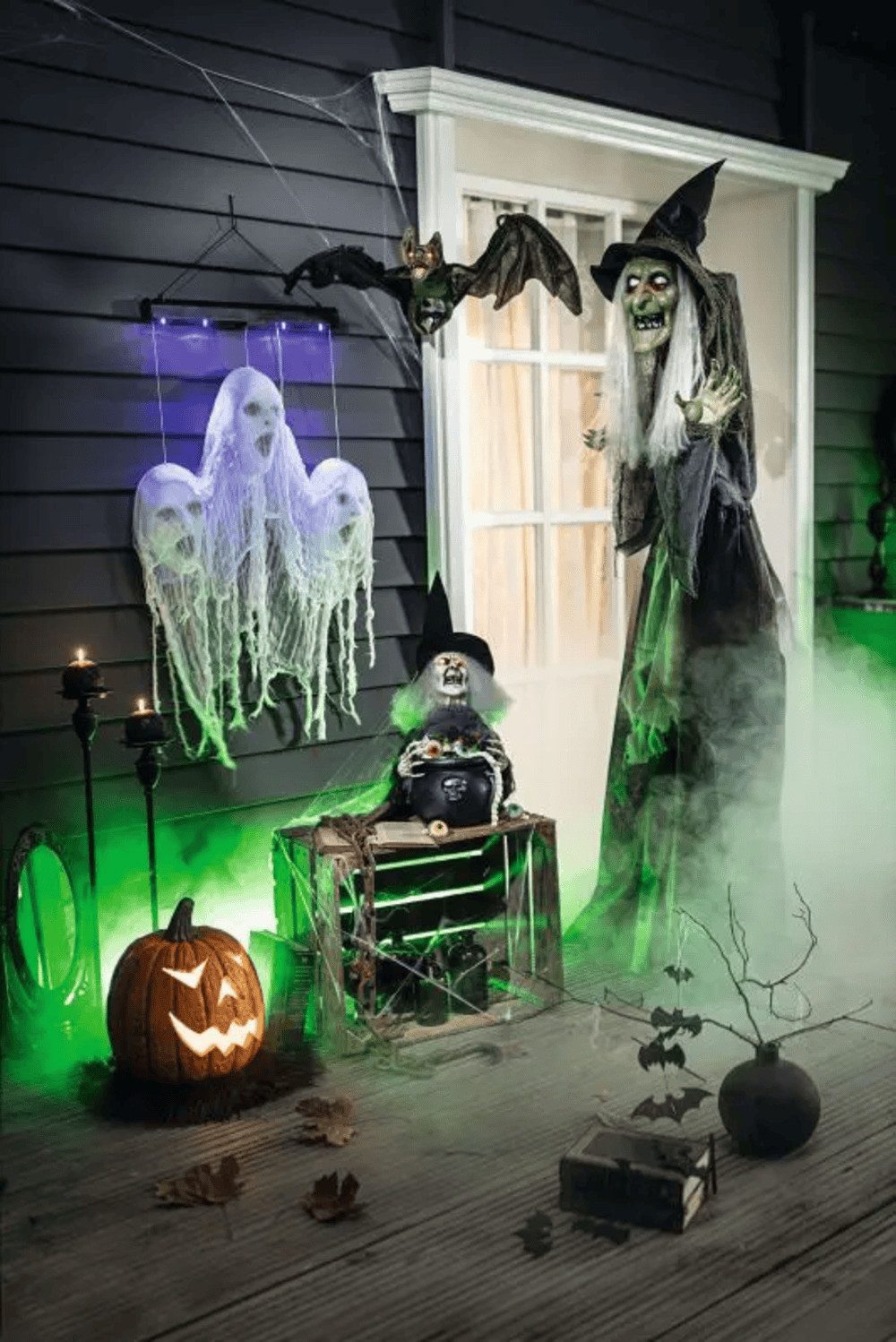 Home-trends24.de LED Dekofigur LED Hexe Scary Halloween Deko Animation Sound Hexenkessel