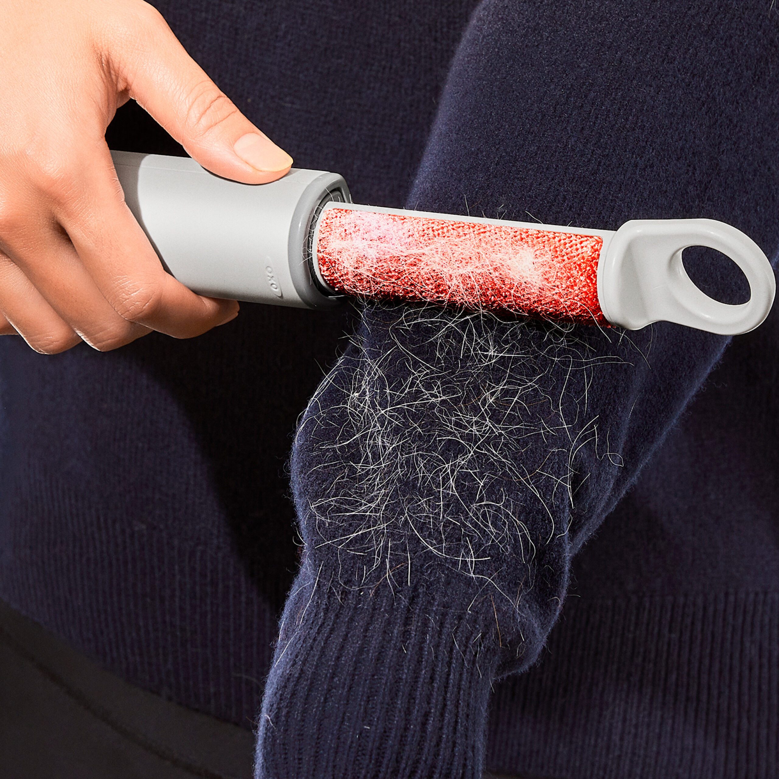 OXO Good Grips Fusselbürste, wiederverwendbar, Perfekt zum Entfernen von Katzen- und Hundehaaren – Bild 2 von 5