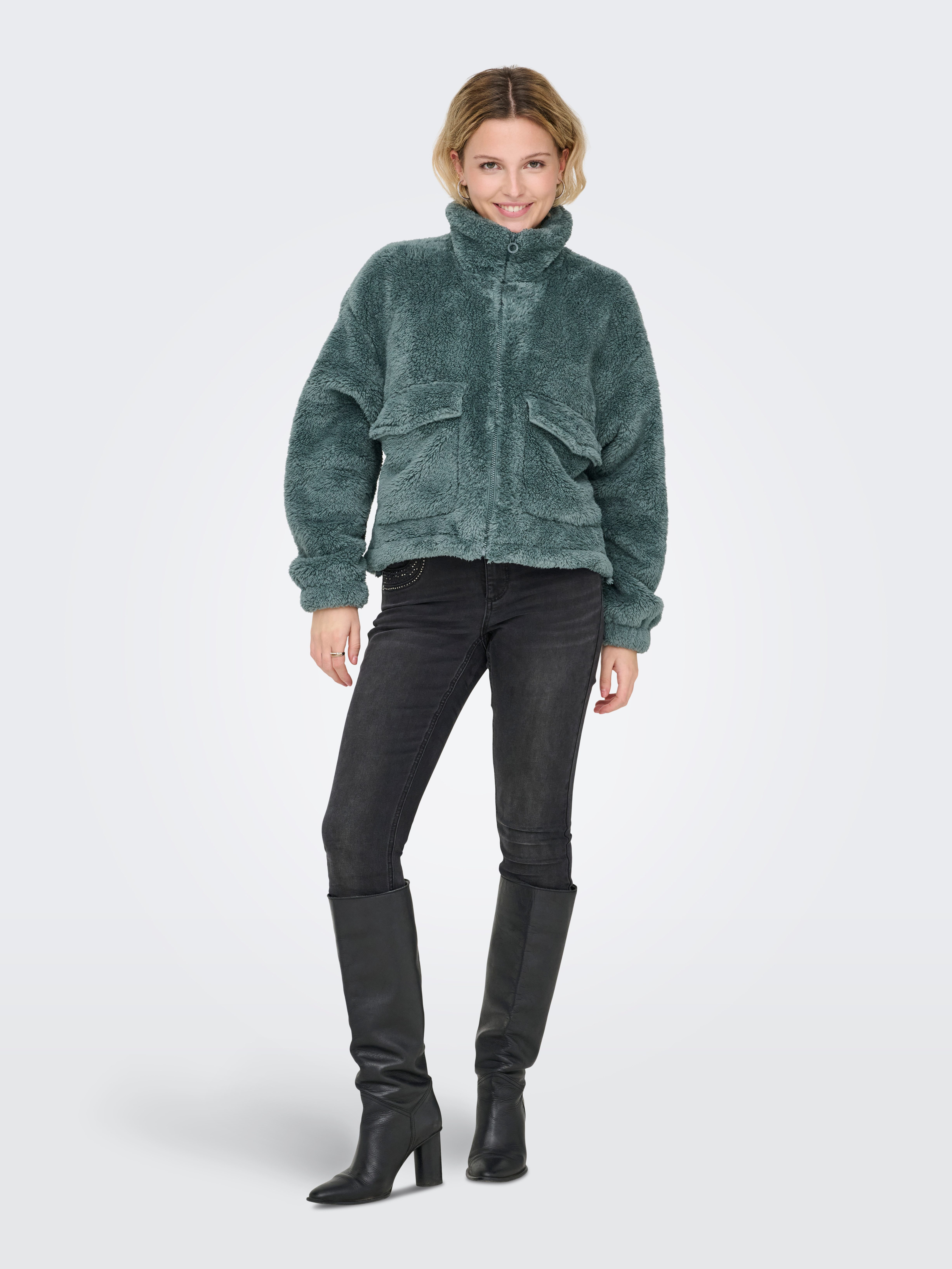 ONLY Plüschjacke ONLANNA CONTACT LIFE SOL JACKET CC OTW mit aufgesetzten Taschen, weiche Plüschqualität