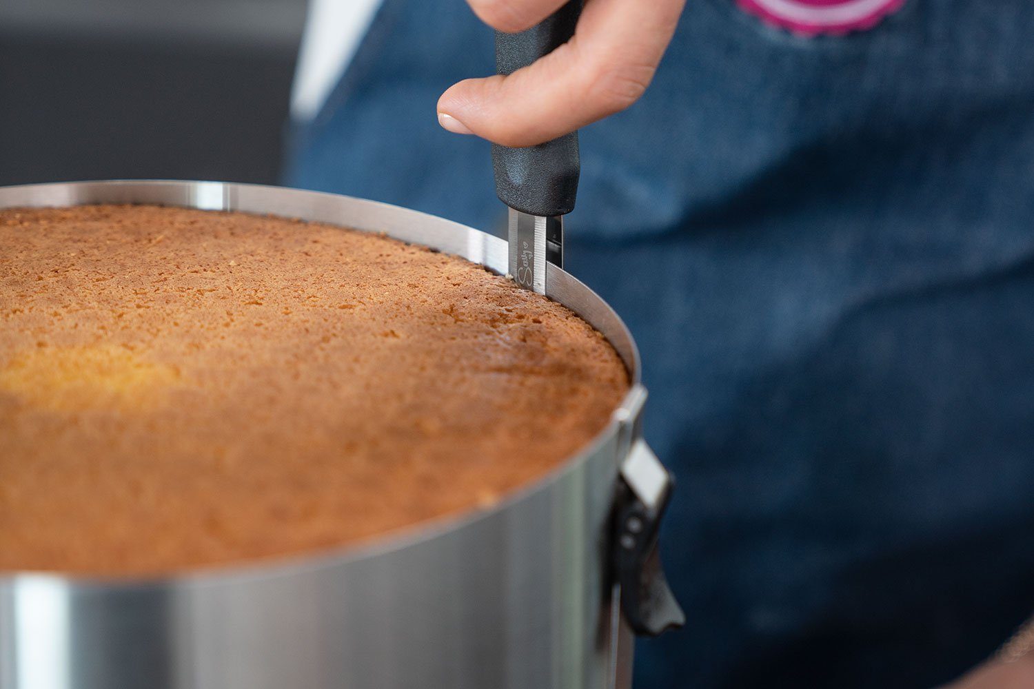 Sallys Tortenmesser Vielseitiges Backformmesser- Für präzises Schneiden von Kuchen, flexibel – Bild 2 von 2