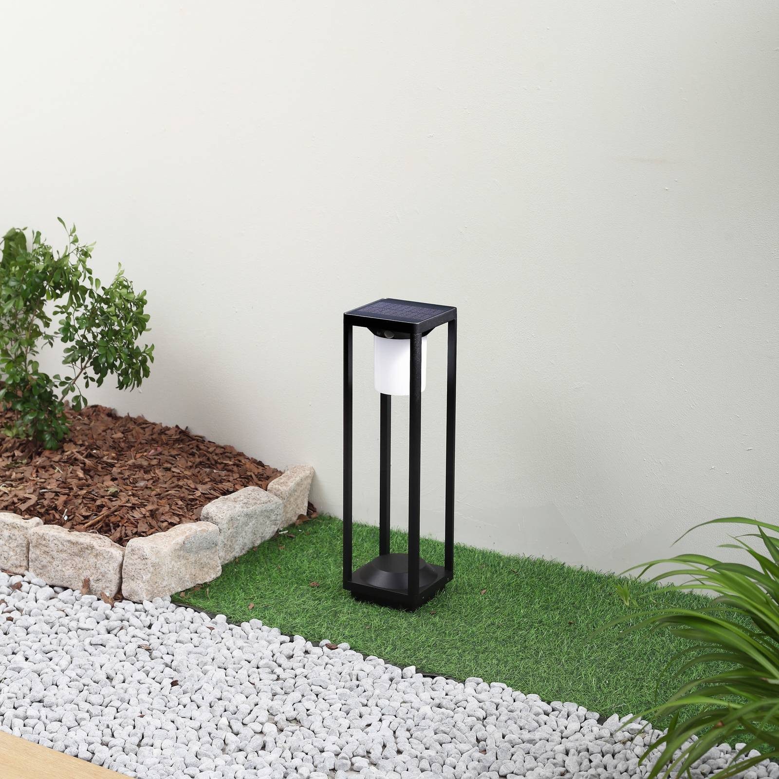 Lucande Außen-Stehlampe Nilea, LED, Metall, Schwarz warmweiß IP54mit Bewegungsmelder, LED 1,9 W gesamt, warmweiß