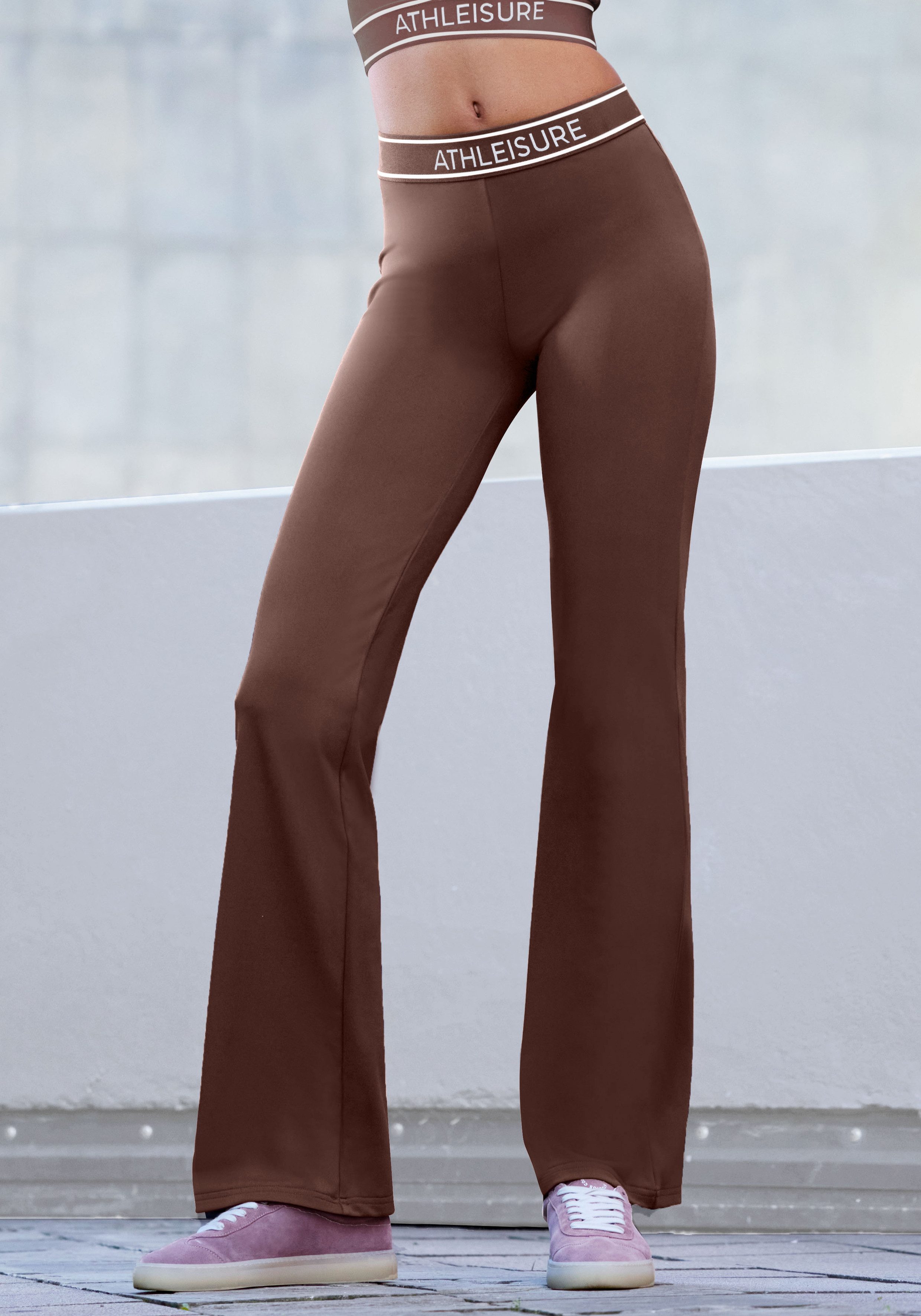 LASCANA ACTIVE Jazzpants mit breitem Gummibund und Aufschrift, Schlaghose, Flared, Bootcut