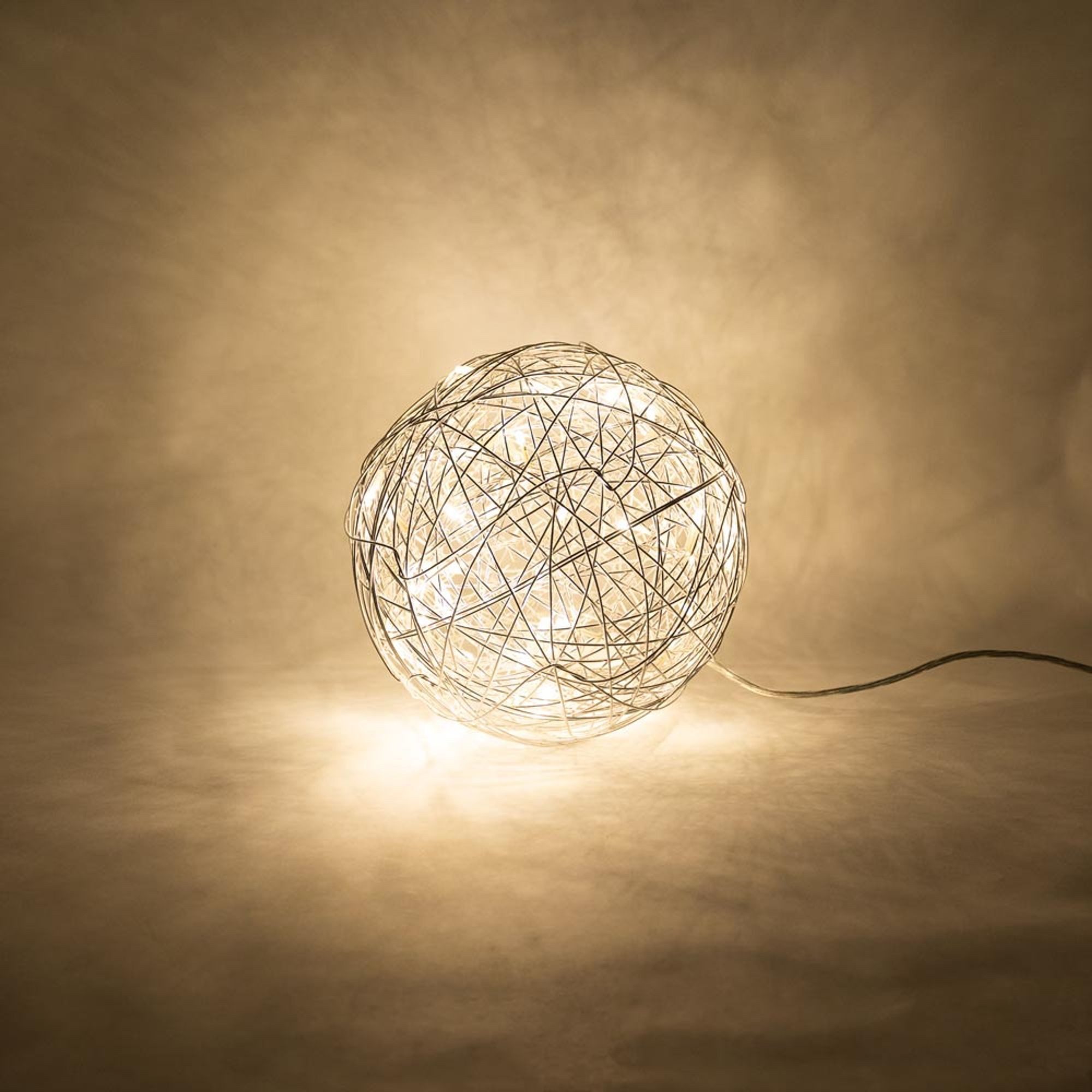 s.luce Stehlampe LED Drahtkugel Mesh Innen & Außen Warmweiß Aluminium, Warmweiß