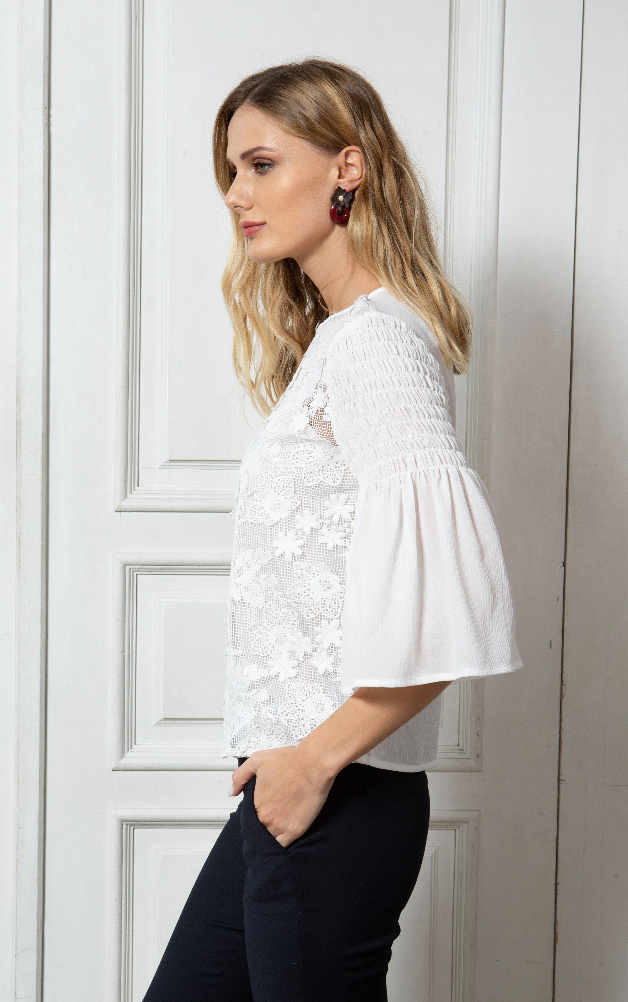 Passioni Blusentop Weiße Bluse mit Netzfront und Blumenstickerei