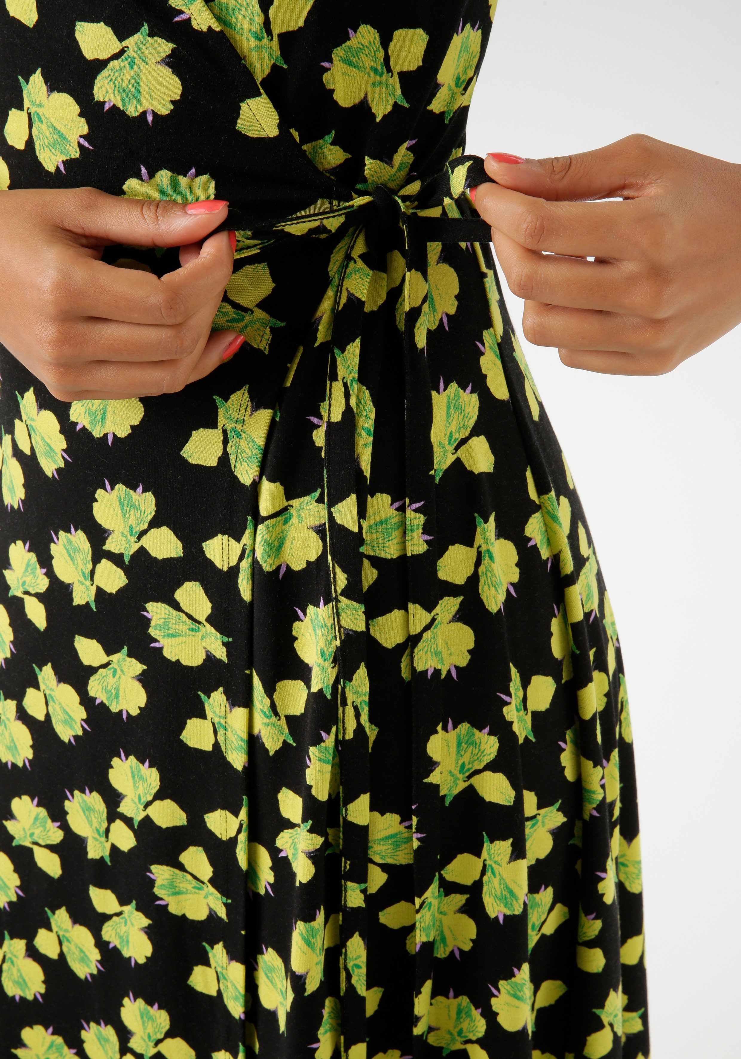 Aniston CASUAL Wickelkleid mit kunstvollen Blüten bedruckt