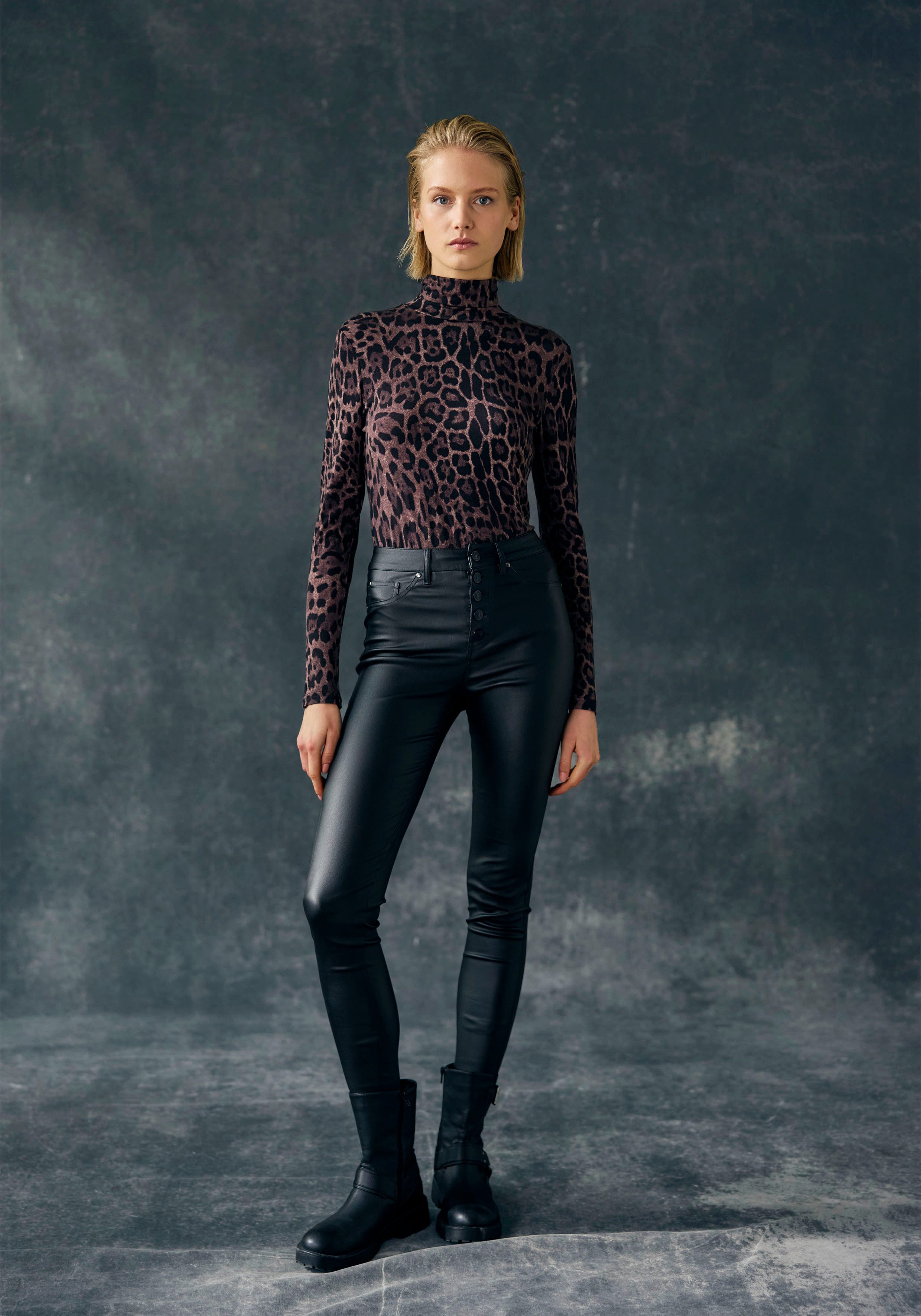 LASCANA Rollkragenshirt mit Animalprint, Jerseyshirt, modisches Basic
