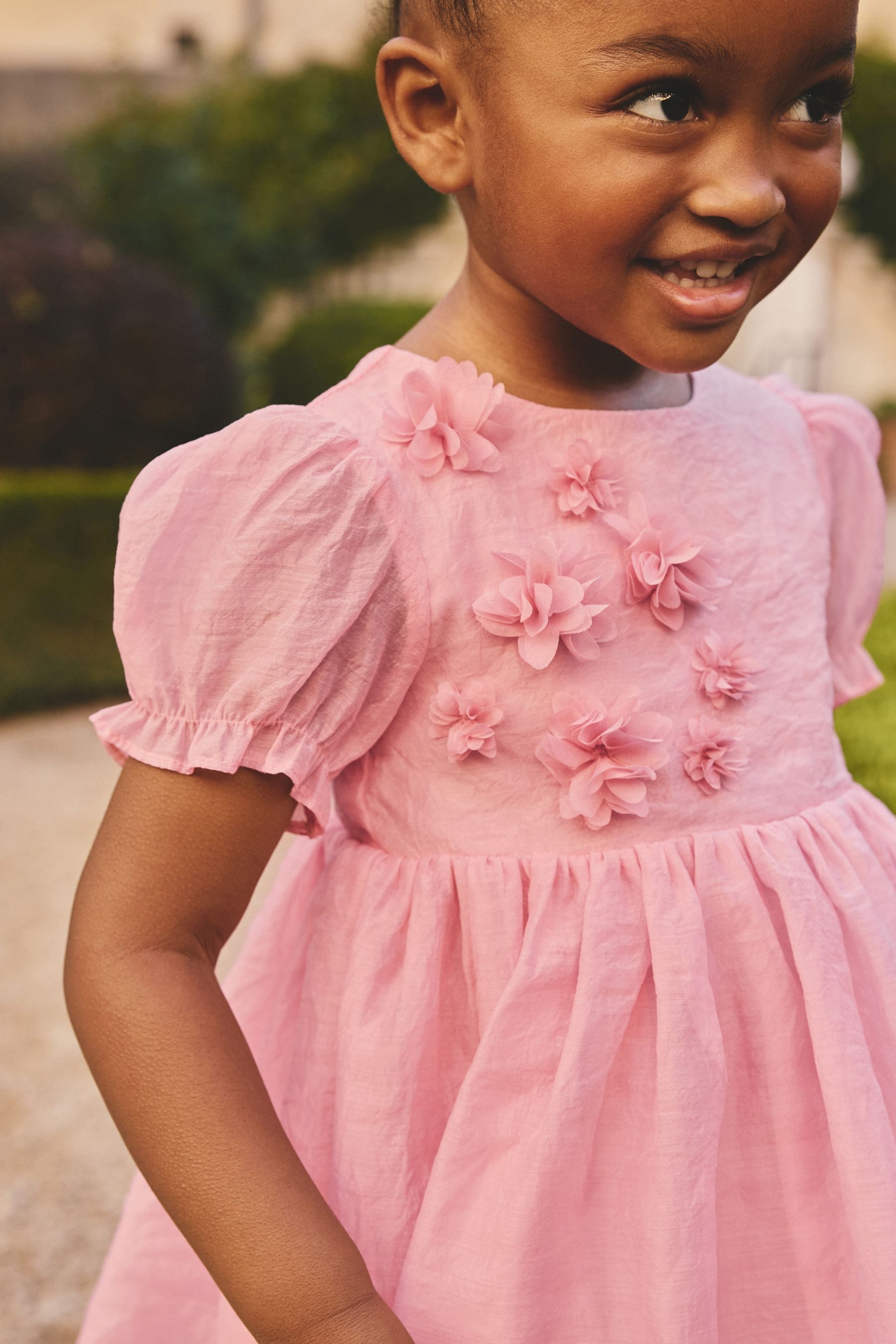 Next Partykleid Kleid mit Ansteckblume (1-tlg)