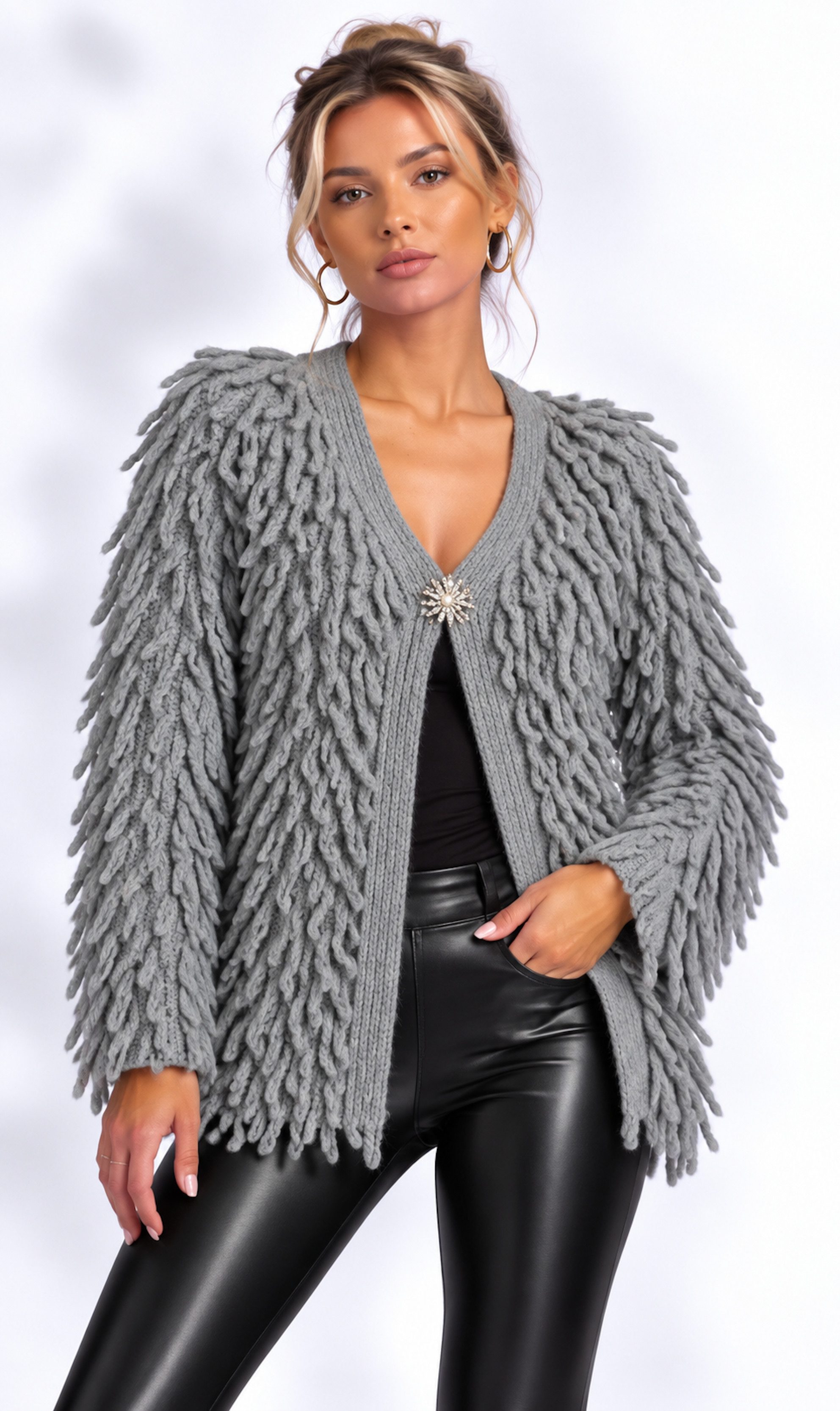 Worldclassca Cardigan WORLDCLASSCA Strickjacke Cardigan Fransen Strickpulllover mit Brosche Neue Kollektion - Stilvolle und gemütliche Strickmode für Damen