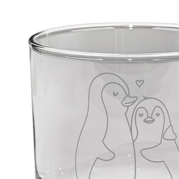 Mr. & Mrs. Panda Whiskyglas Pinguin umarmen - Transparent - Geschenk, Whiskey Glas mit Sprüchen, Premium Glas, Handverlesenes Design