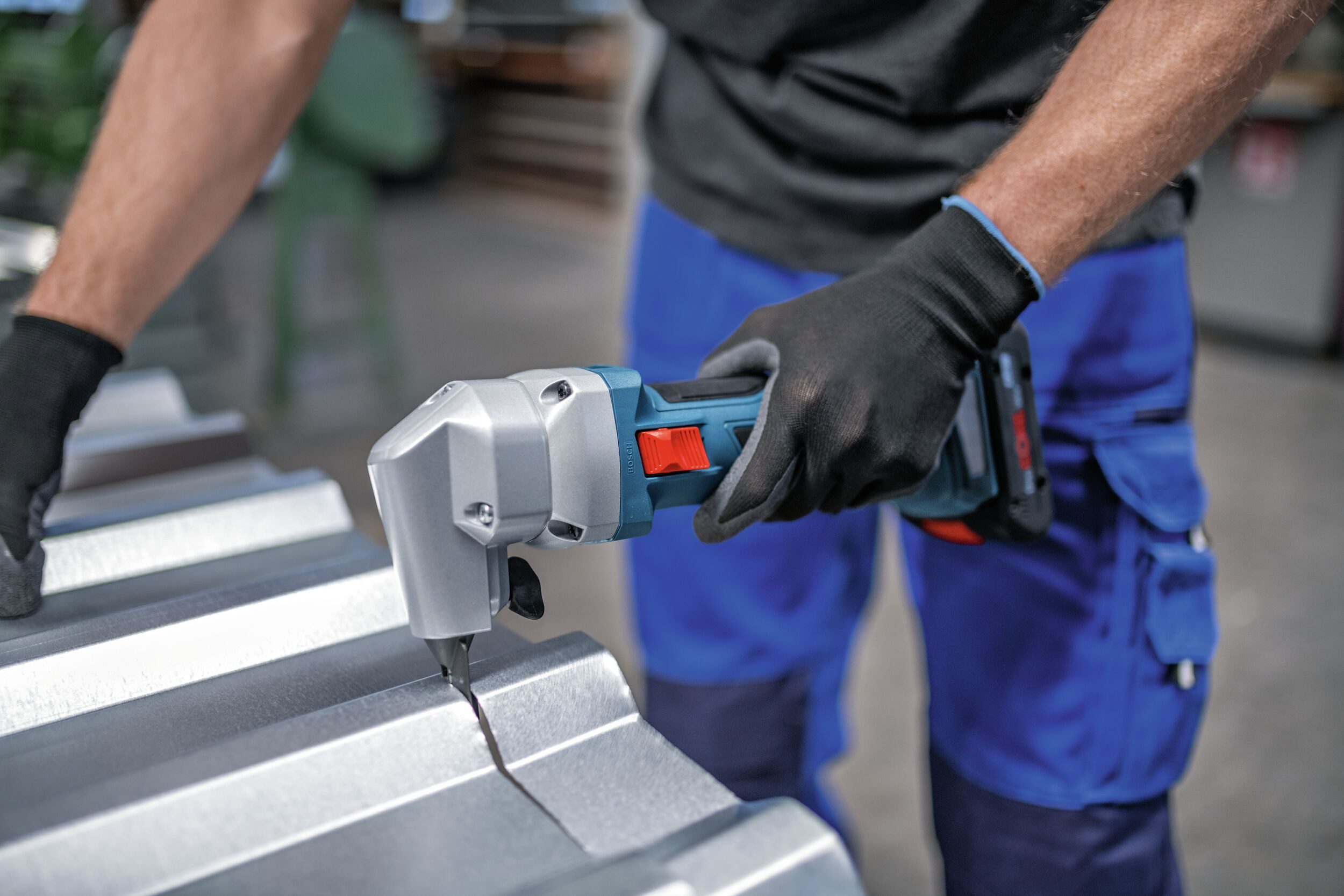 BOSCH Akku-Knabber GNA 18V-16 E, 18 in V, Nager mit 2x Akku ProCORE 4 Ah - in L-BOXX 136
