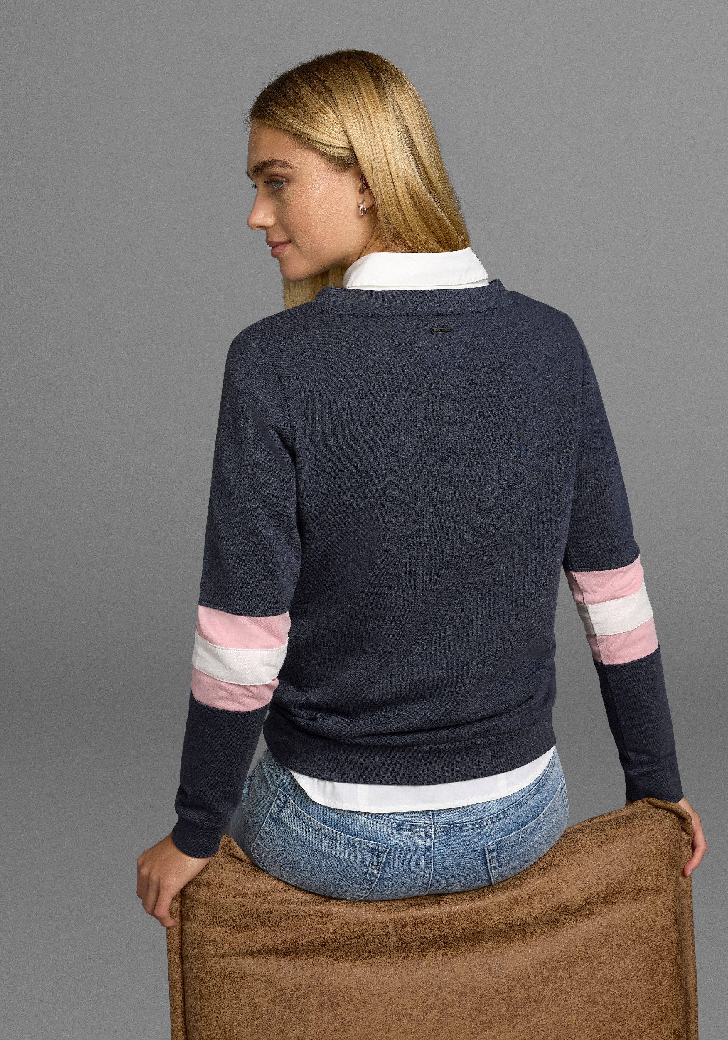 KangaROOS Sweatshirt Langarm, figurumschmeichelnde Passform, bedruckte Optik