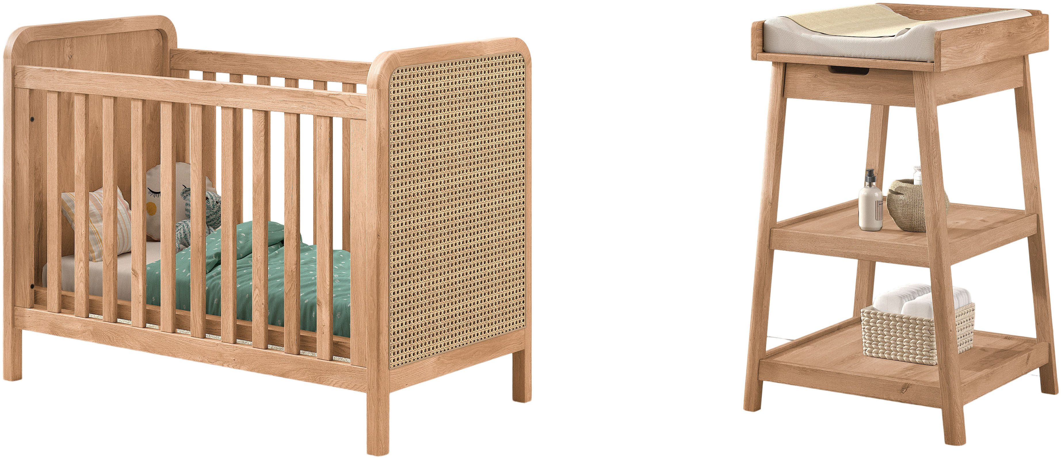 Vipack Babymöbel-Set Woods best. aus Babybett 60x120 cm und Wickelregal, (2-tlg., Liegefläche 3-fach höhenverstellbar, Wickelregal mit Schublade), geräumige Ablageflächer, Bett wahlweise mit Rattan oder Bouclé Optik