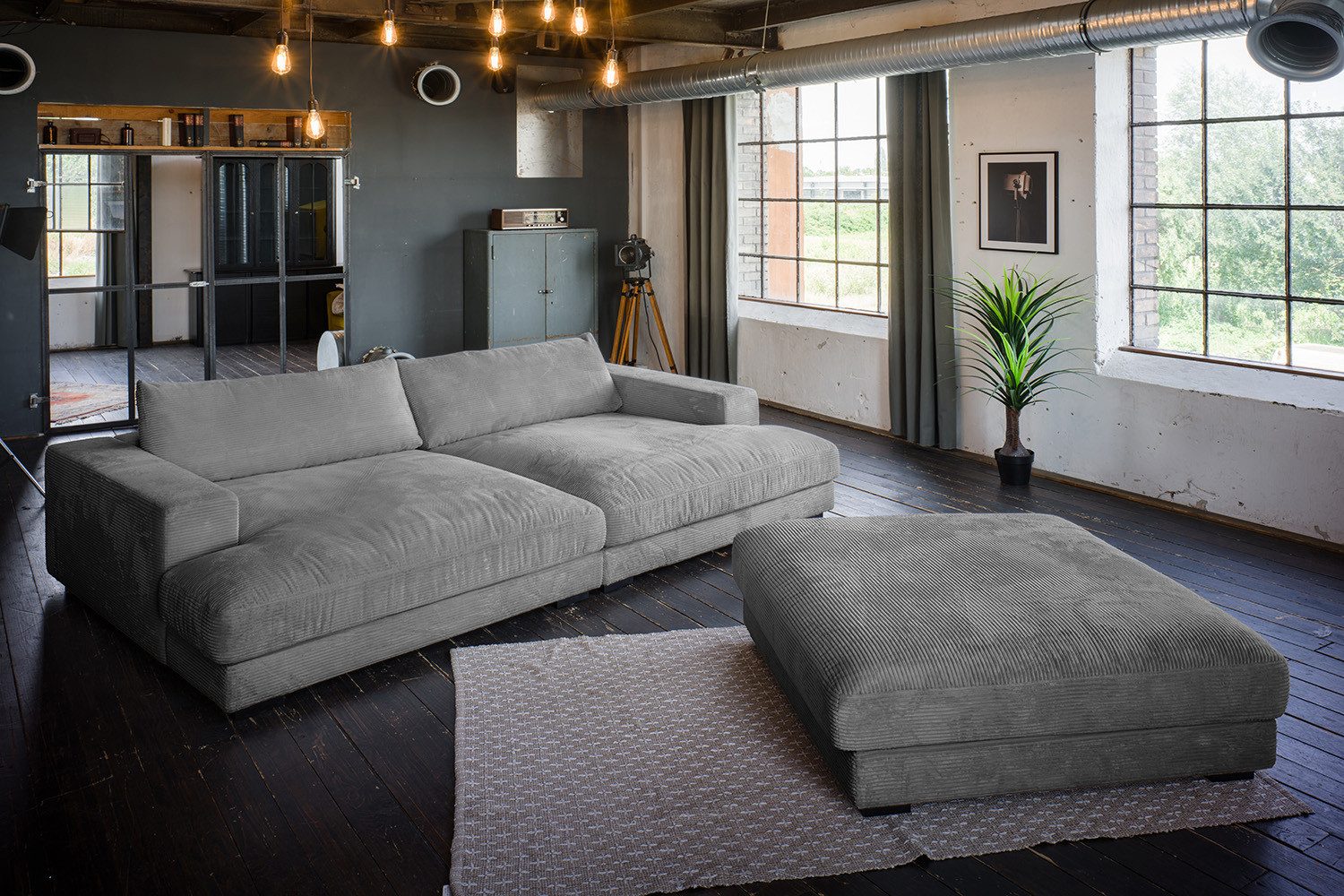 KAWOLA Big-Sofa MADELINE Großes Cordsofa - Entspannung pur - Wohnzimmer Couch, Inklusive Hocker, Zierkissen, legere Polsterung, zeitloses Design
