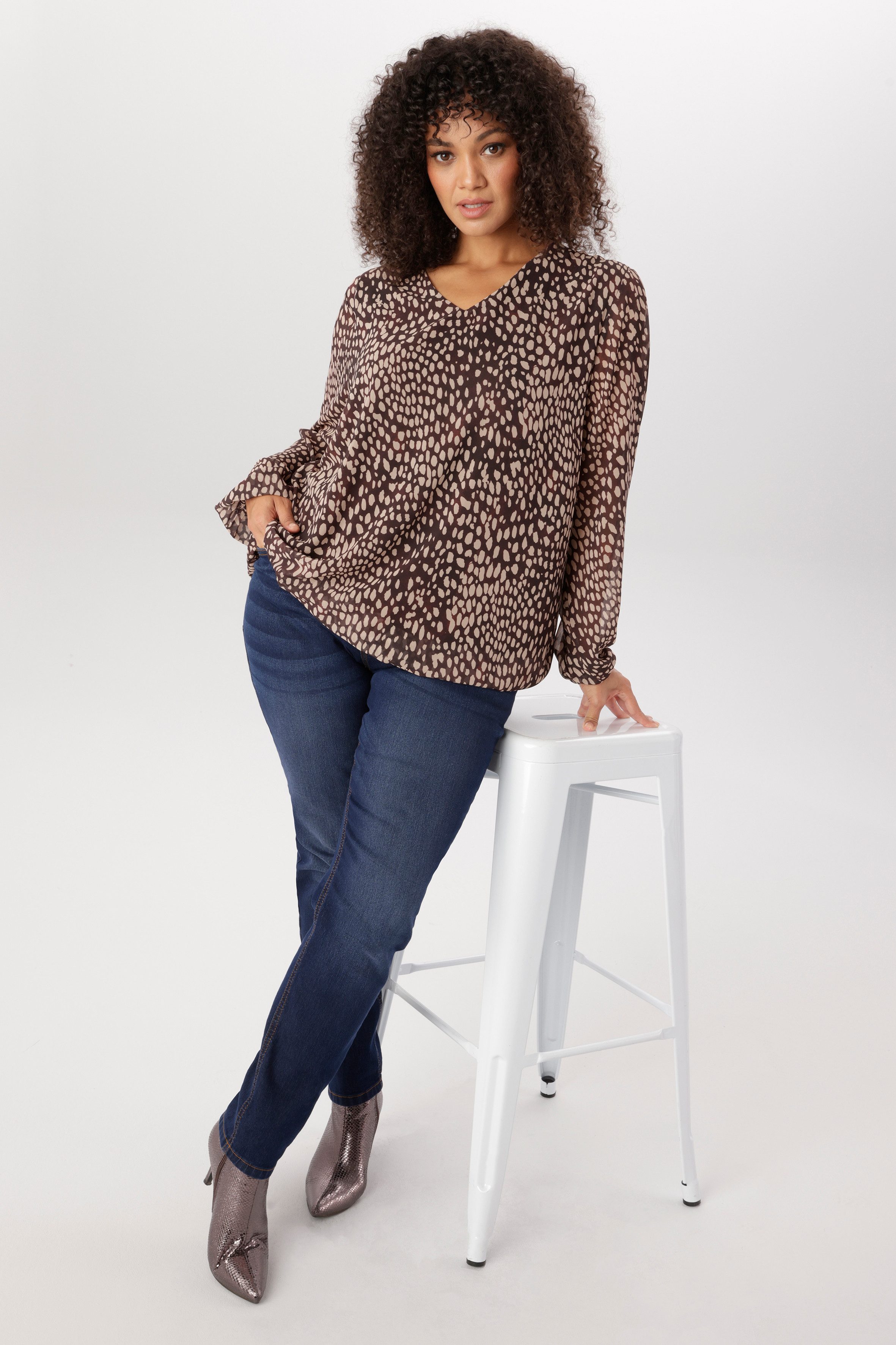 Aniston PLUS Gerade Jeans im 5-Pocket-Style - NEUE KOLLEKTION. € 49,99, (€ 49,99 pro 1 Stk).