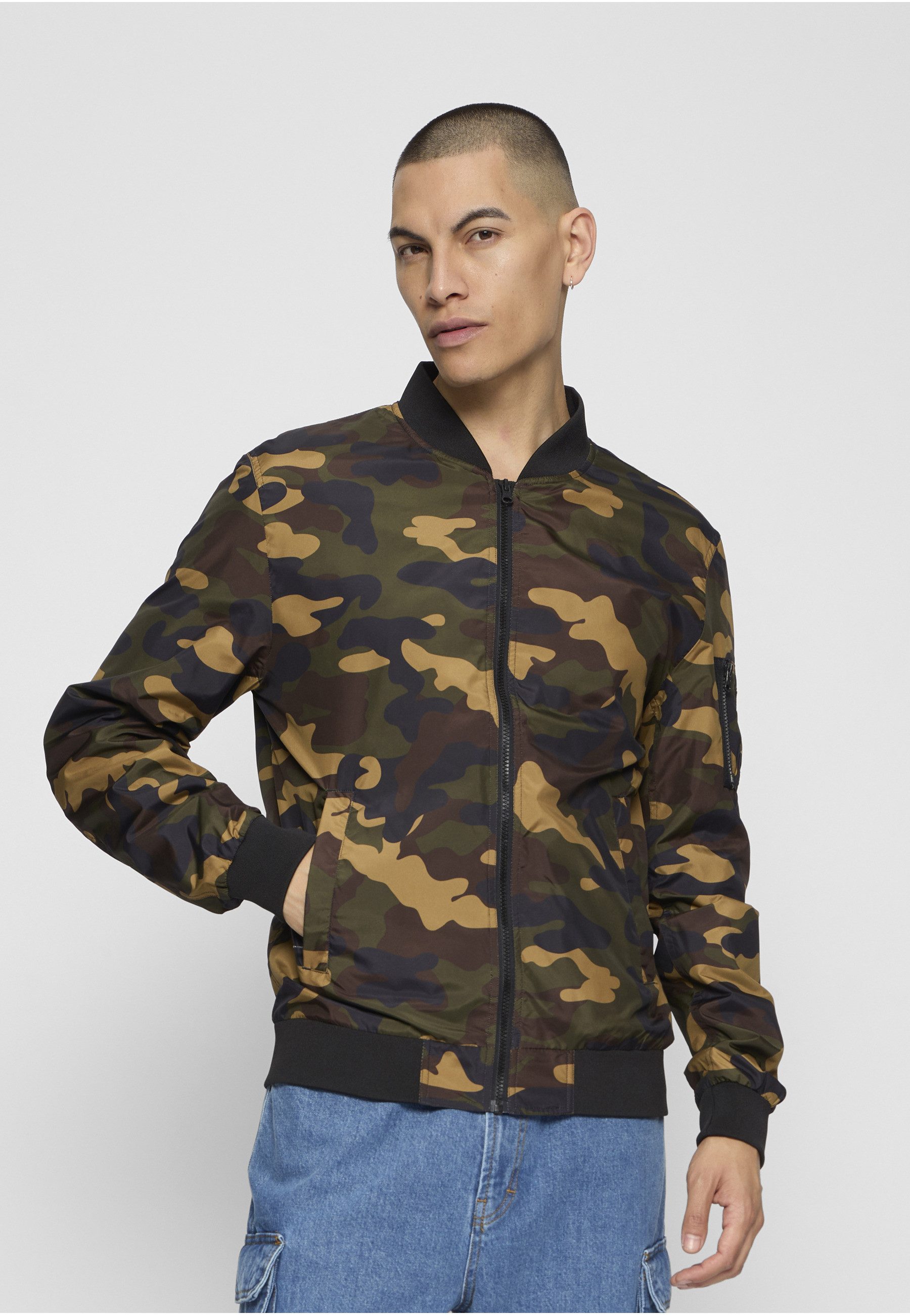 URBAN CLASSICS Allwetterjacke Urban Classics Herren Light Camo Bomber Jacket (1-St)