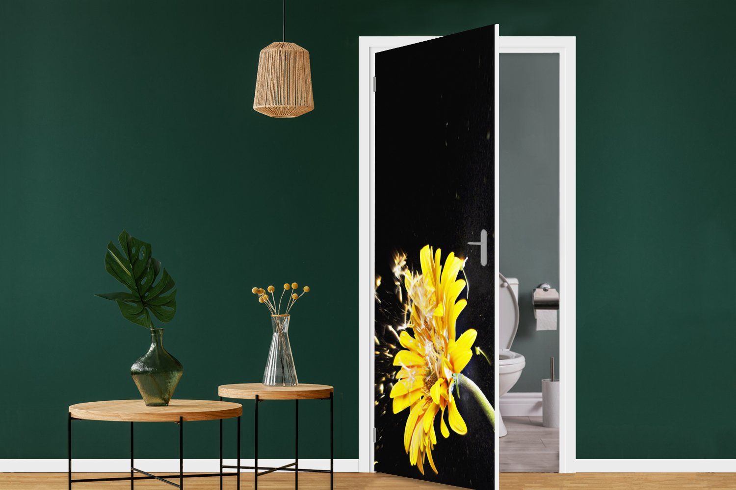 Türaufkleber, MuchoWow für 75x205 Gerbera-Blüte abgebildet, Eine auf Matt, Tür, bedruckt, Türtapete cm (1 schwarzem St), Hintergrund Fototapete orangefarbene