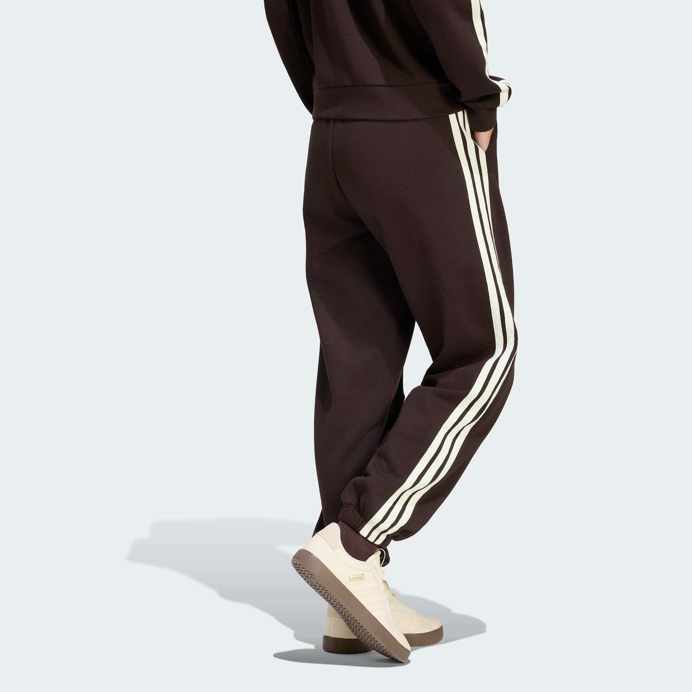 adidas Sportswear Sporthose ESSENTIALS 3-STREIFEN LOOSE-FIT Locker geschnitten, mit schmal zulaufender Beinform