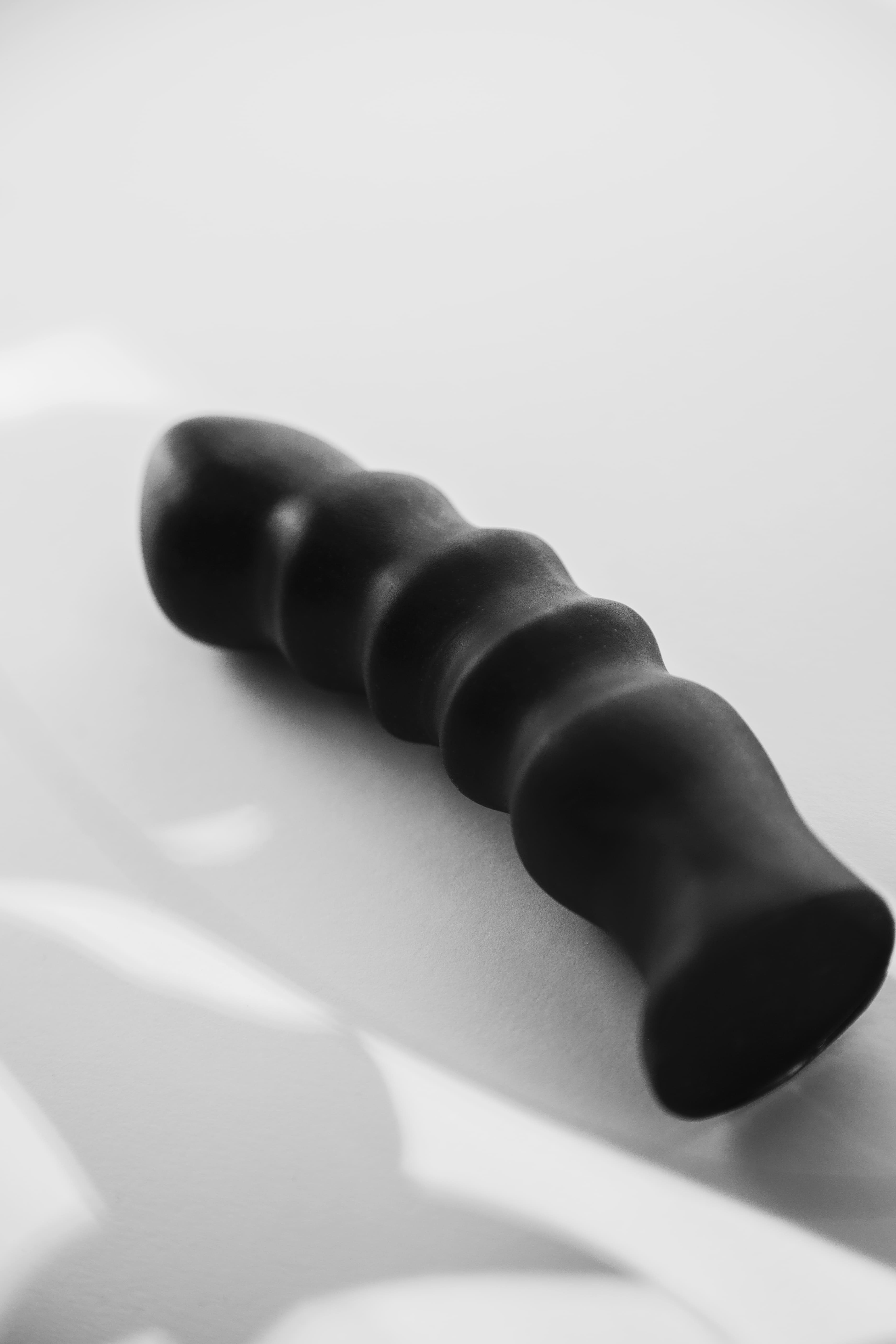 Made Material, Schönrein und Schwarz Handgemacht, Veganes Capri, Germany Dildo in Hypoallergenes