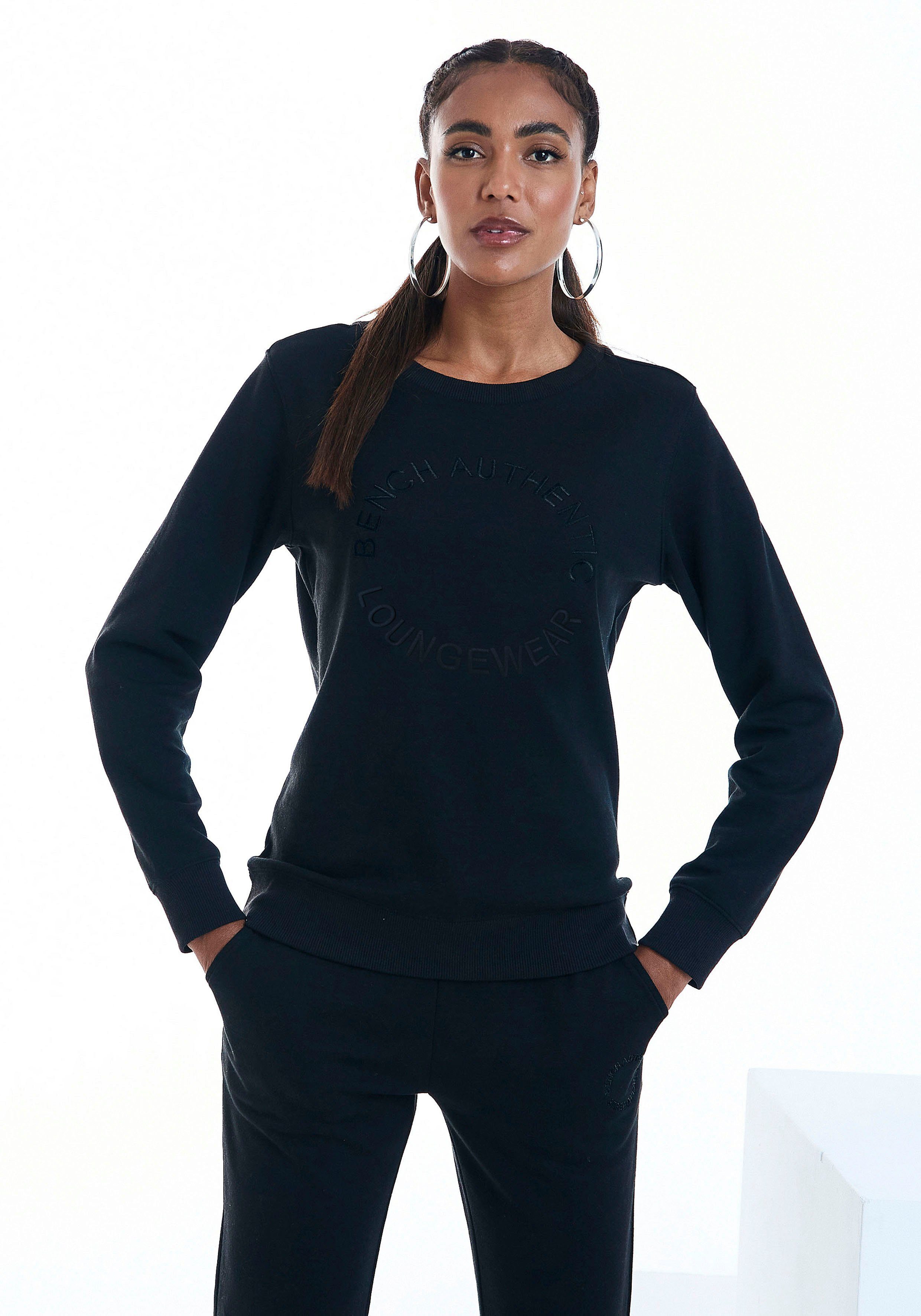 Bench. Loungewear Sweatshirt mit Logostickerei mit runder Logostickerei, Loungeanzug