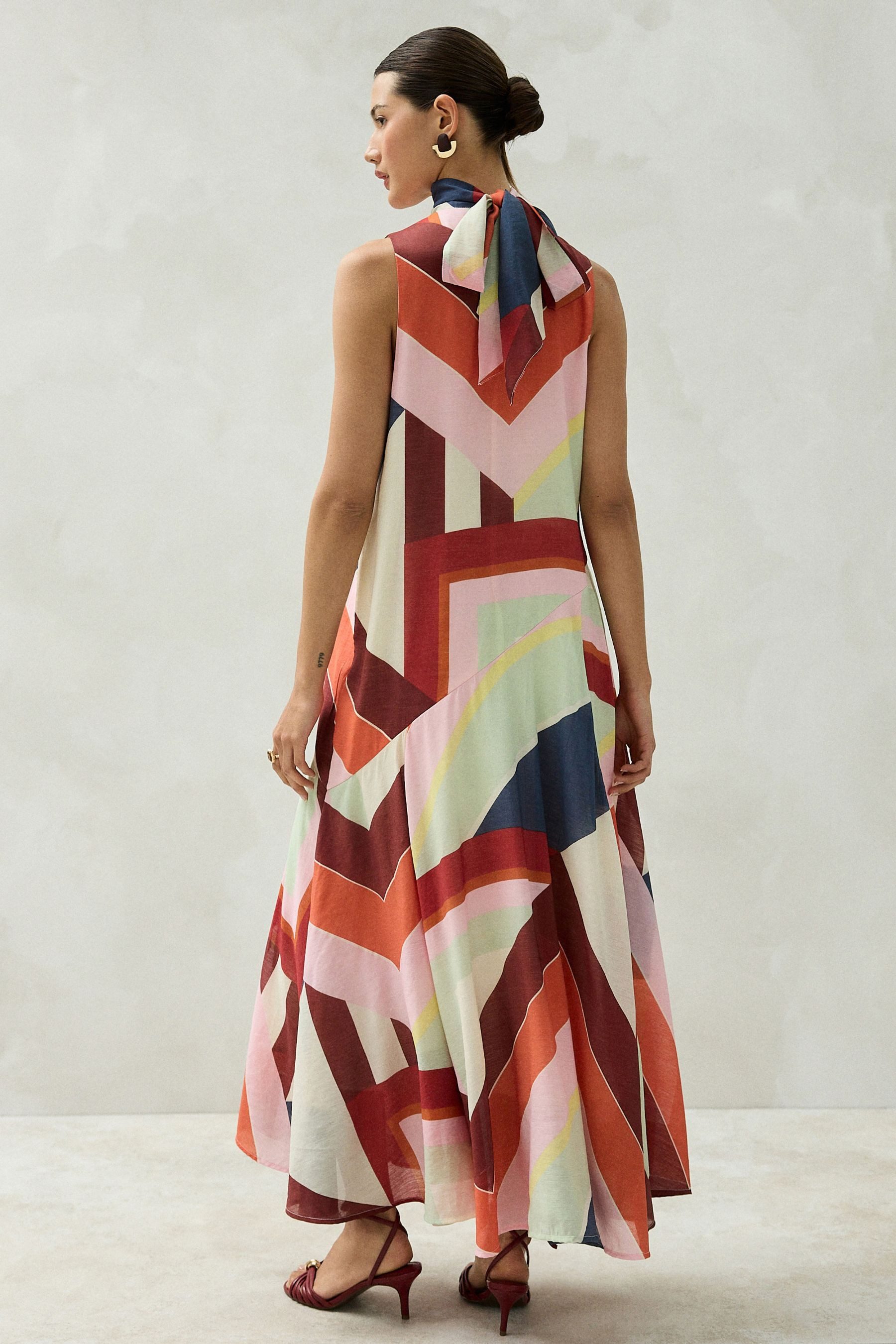 Next Sommerkleid Ärmelloses hochgeschlossenes, asymmetrisches Kleid (1-tlg)