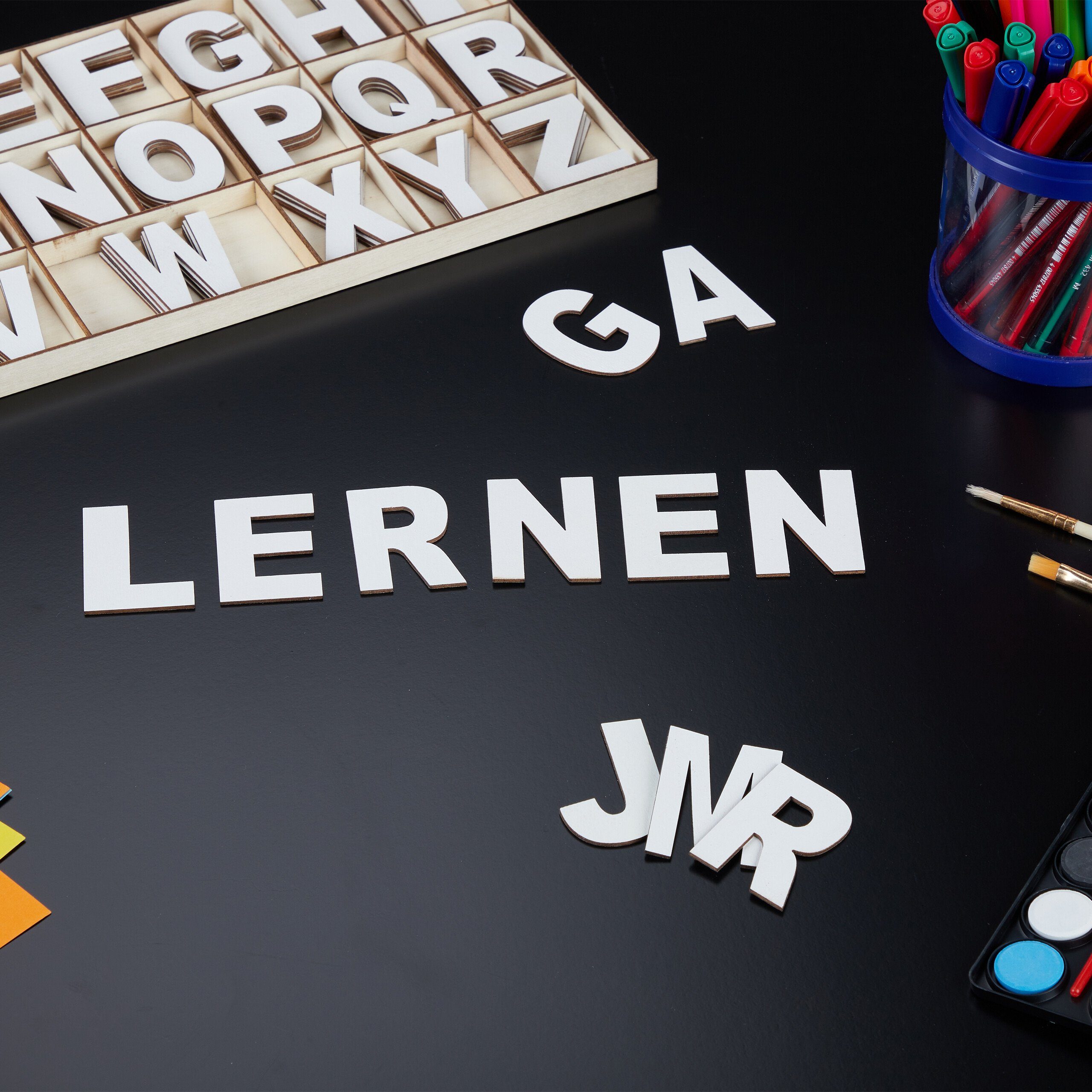 relaxdays Deko-Buchstaben XL Holzbuchstaben Set 104-teilig