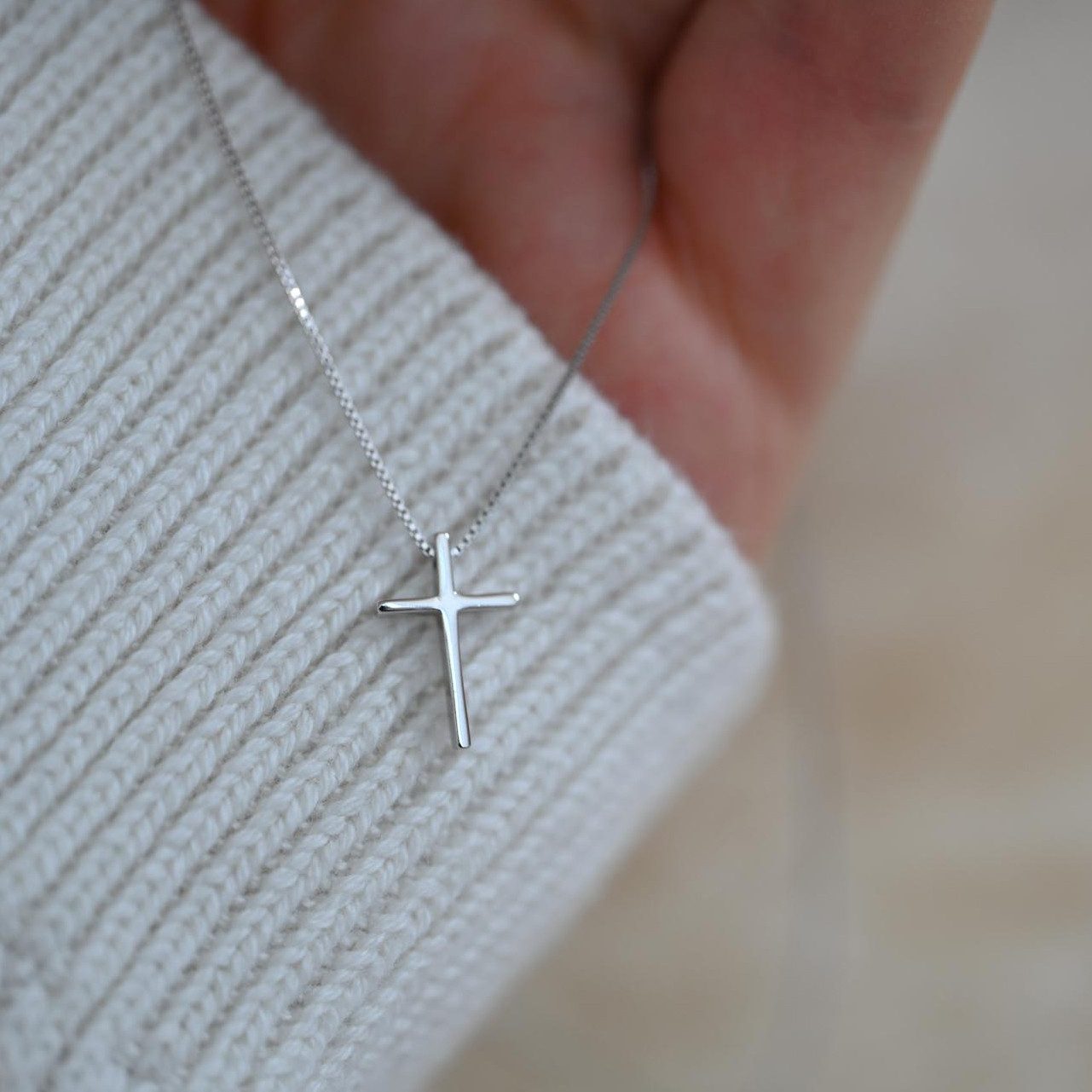 Runde Perlé Kette mit Anhänger minimalistisches Kreuz Anhänger, handgeferti günstig online kaufen