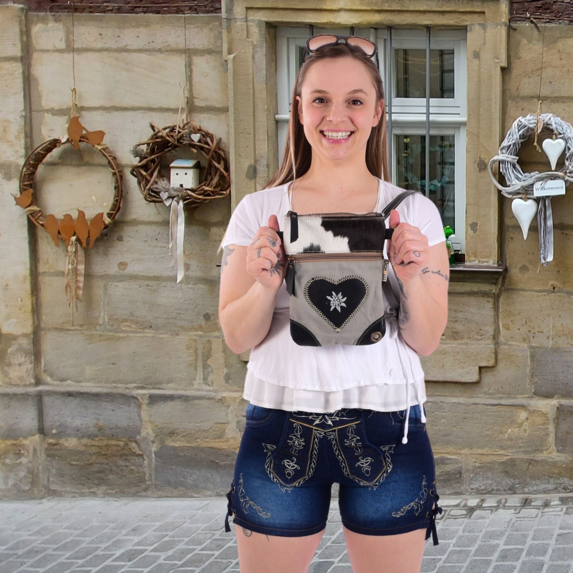 Domelo Trachtentasche kleine Oktoberfest Tasche, schwarze Dirndltasche, Unikate Trachtentasche