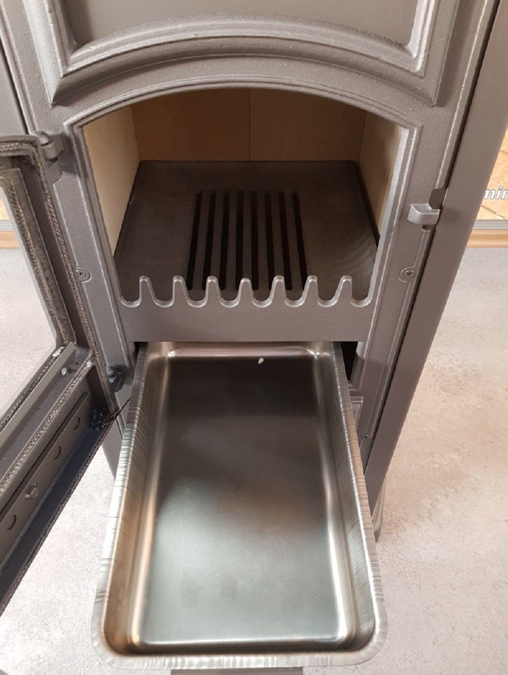 TRGO Kaminofen Forte gussgrau mit Herdplatte, 5,40 kW – Bild 3 von 5