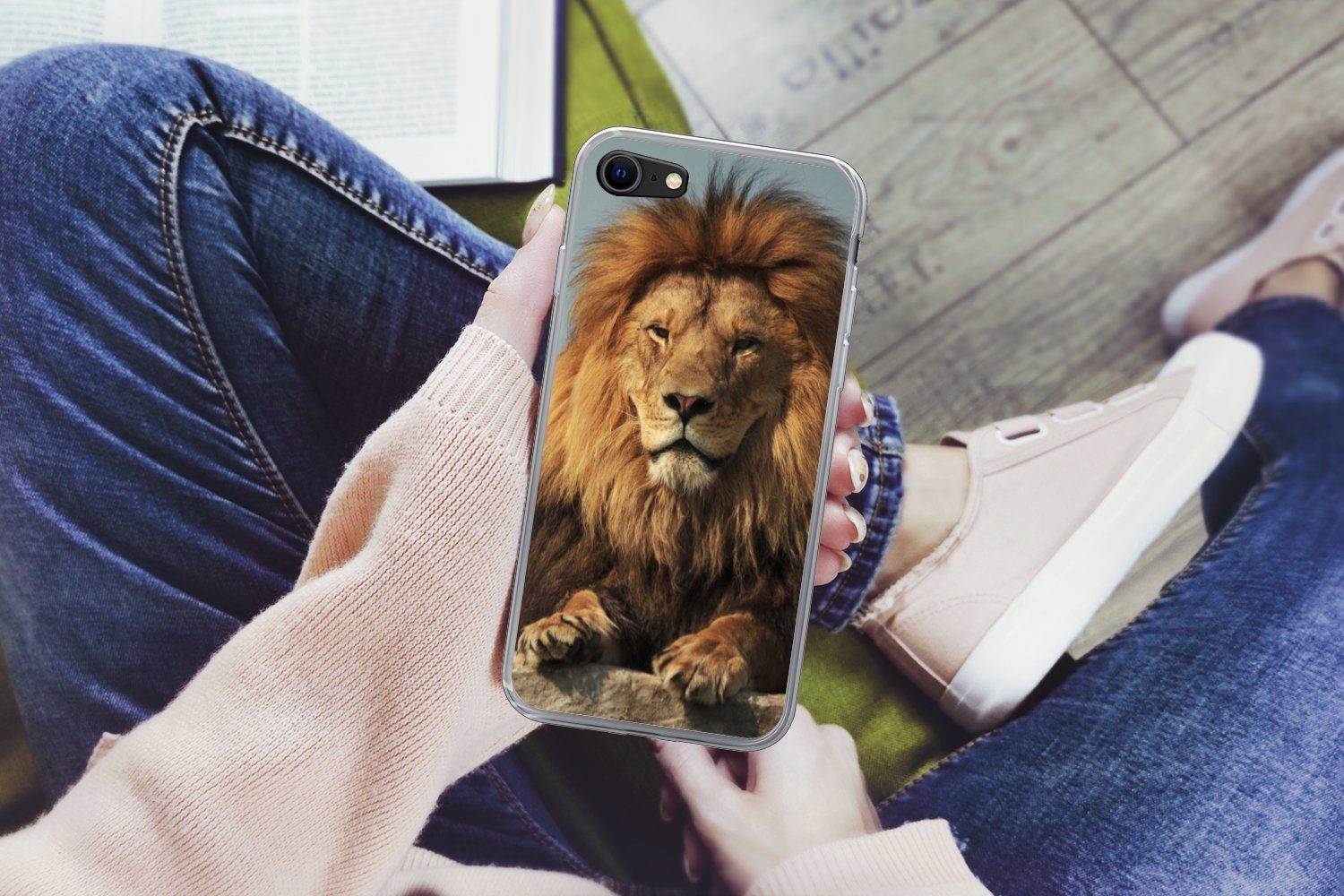 MuchoWow Handyhülle für Apple iPhone 7 Löwe - Felsen - Porträt, Smartphone-Bumper, Print, Handy Schutzhülle Dünn