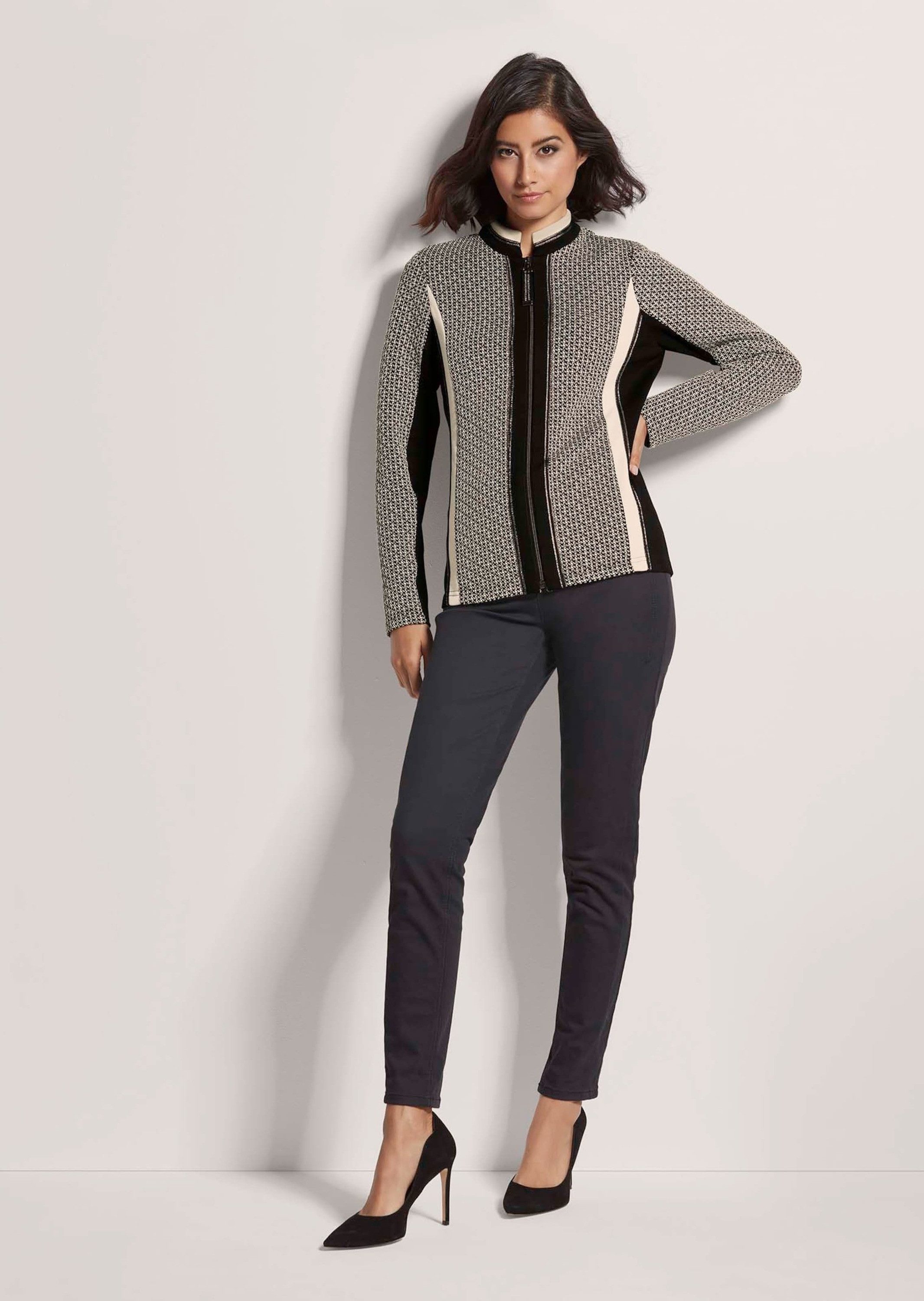 MADELEINE Kurzblazer Eleganter Jerseyblazer mit Reißverschluss Sportiver Blazer mit Minimal-Dessin, Stehkragen und Langarm
