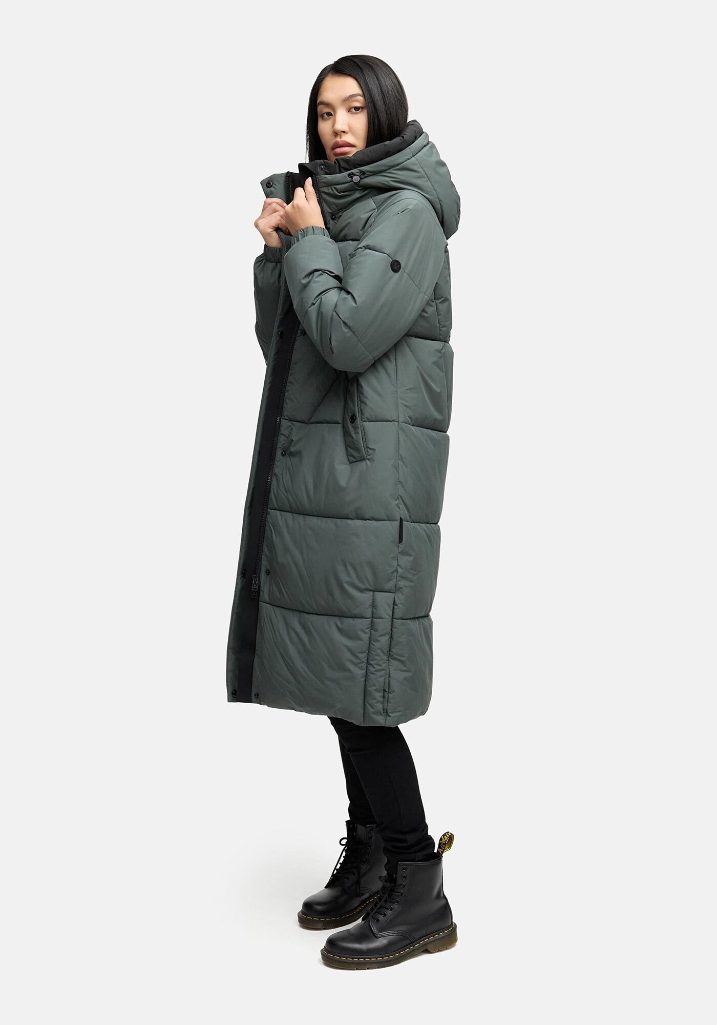 Marikoo Winterjacke Yaskaa mit praktischen Seitenschlitzen am unteren Saum