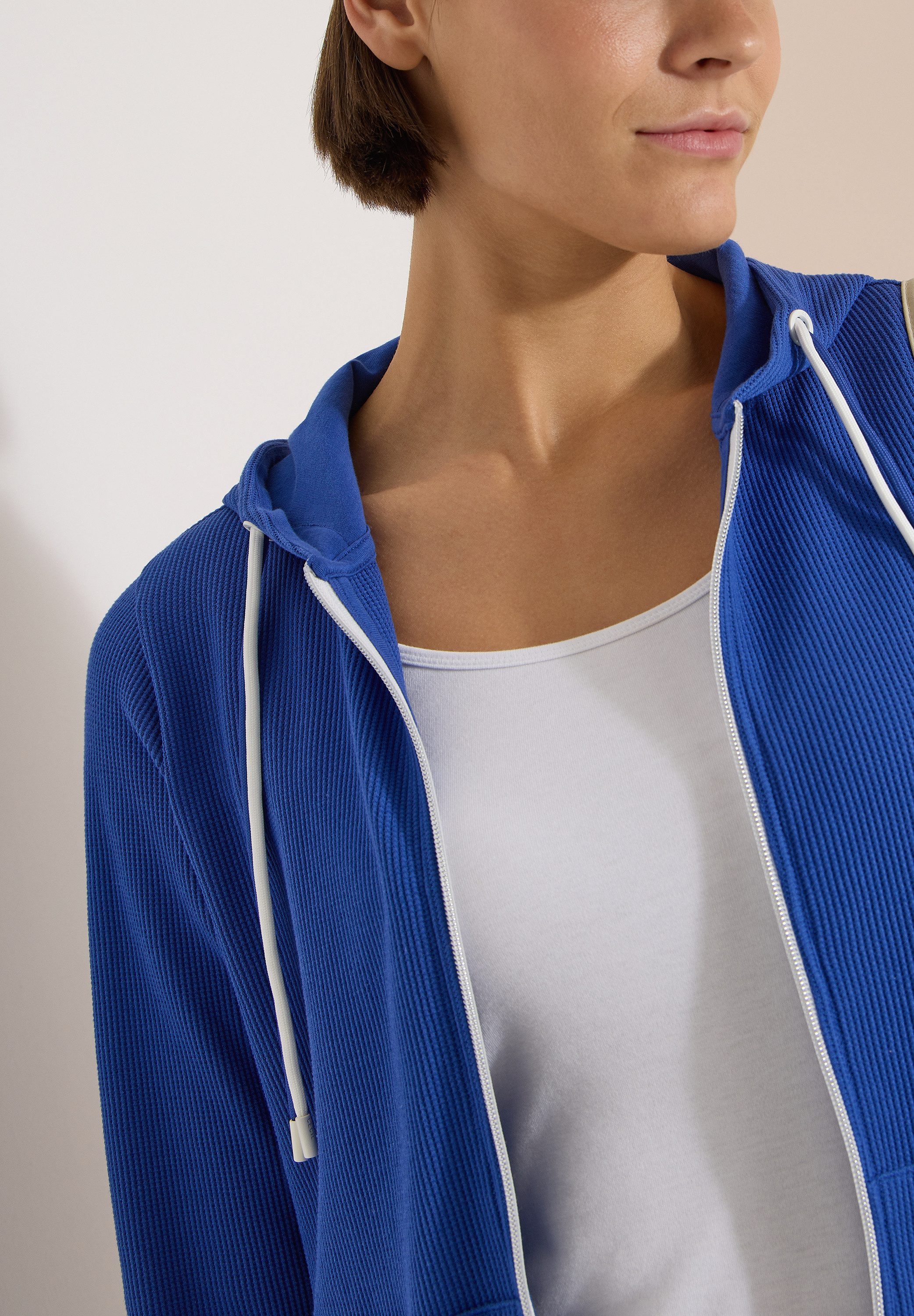 CECIL Kapuzensweatjacke mit Struktur und seitlichen Taschen mit Knopf