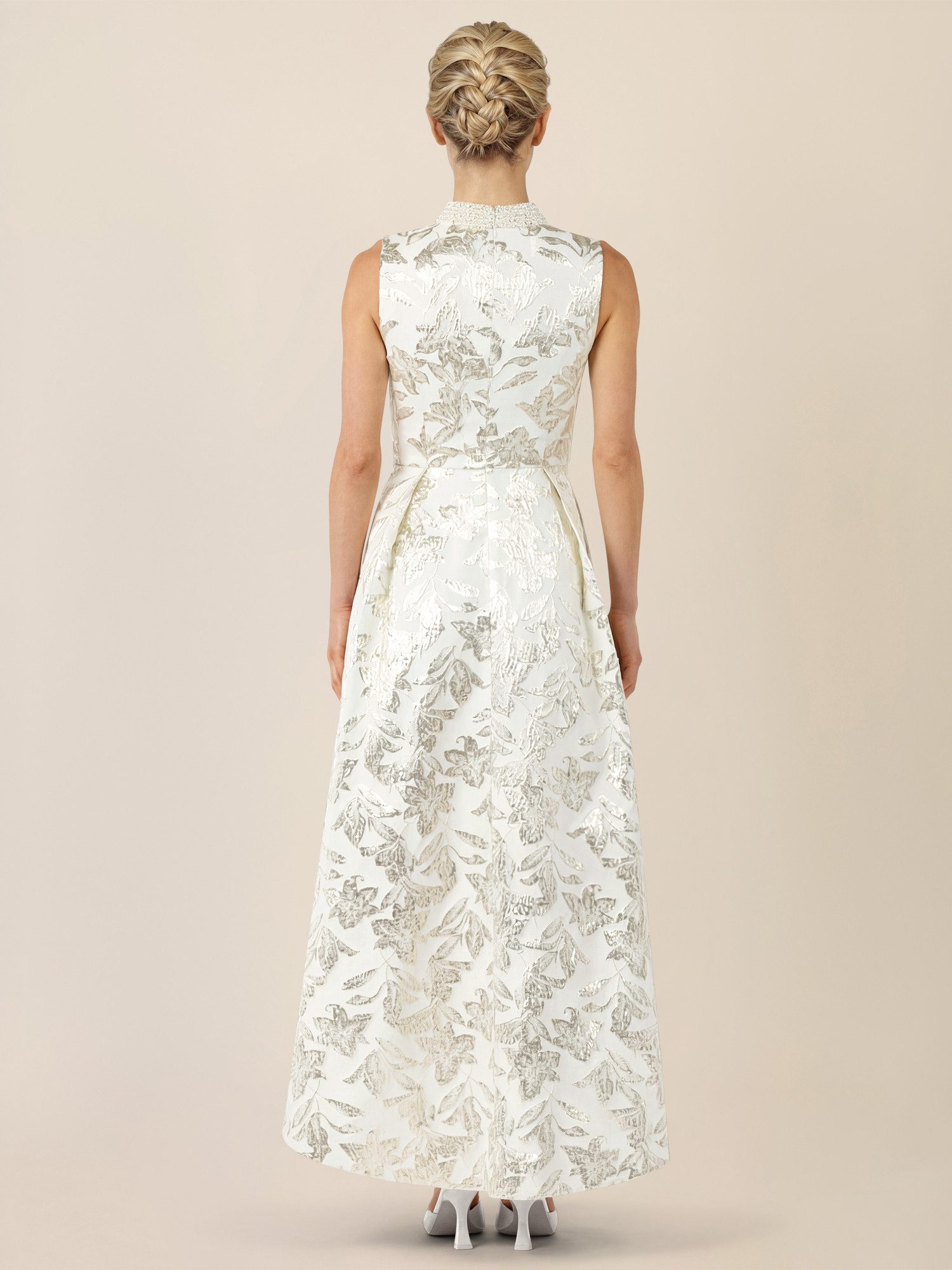 Apart Brautkleid mit Perlenkragen